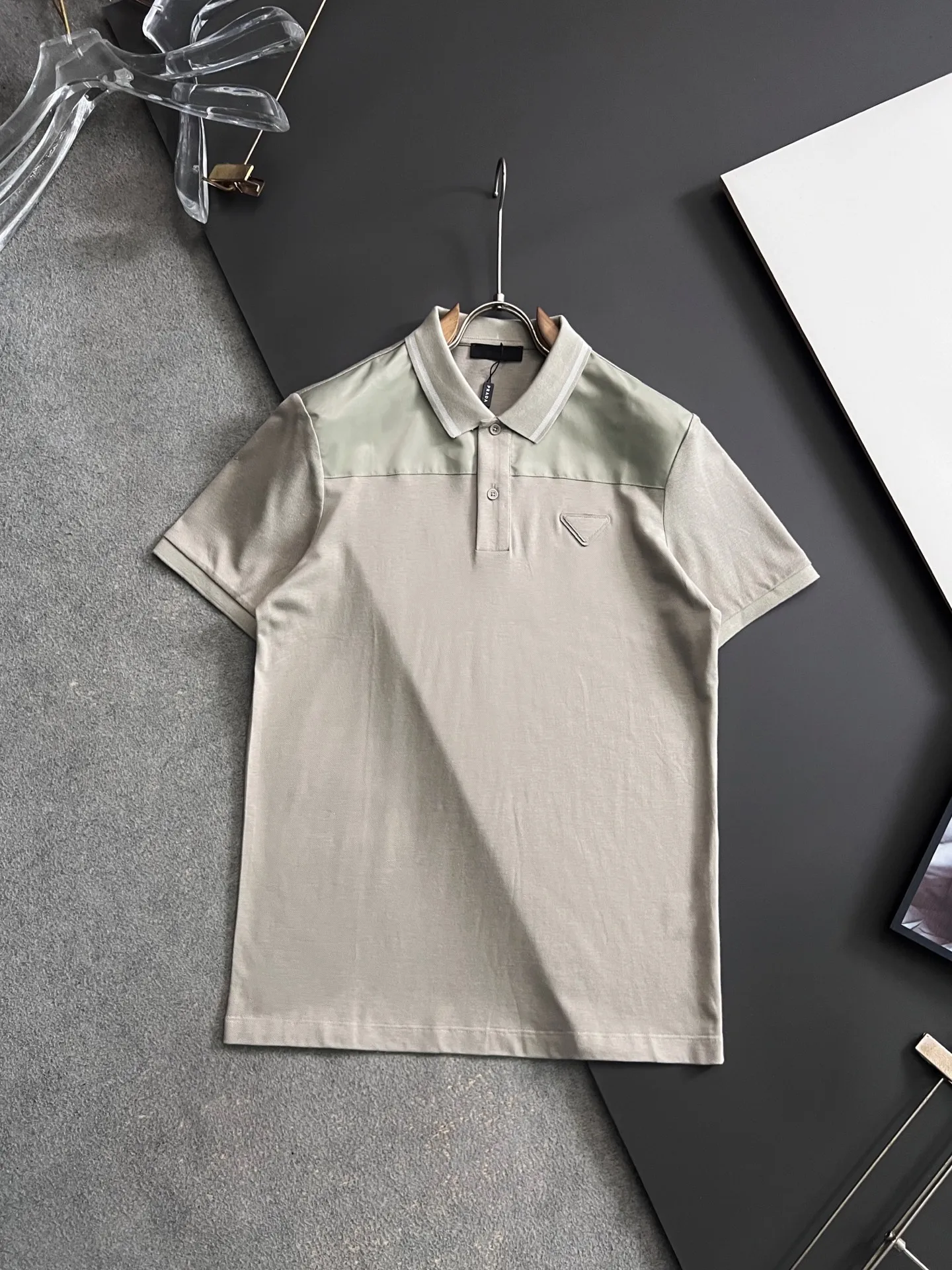 Prada Spring and summer new men s short-sleeve Polo shirt Prada Spring and summer new men s short-sleeve Polo shirt