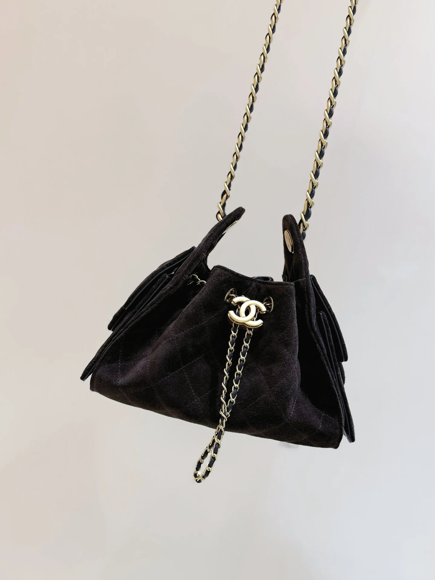 Chanel AS56310 Early Spring Vacation Series Suede Handbag Women s Crossbody Bag Chanel AS56310 Early Spring Vacation Series Suede Handbag Women s Crossbody Bag
