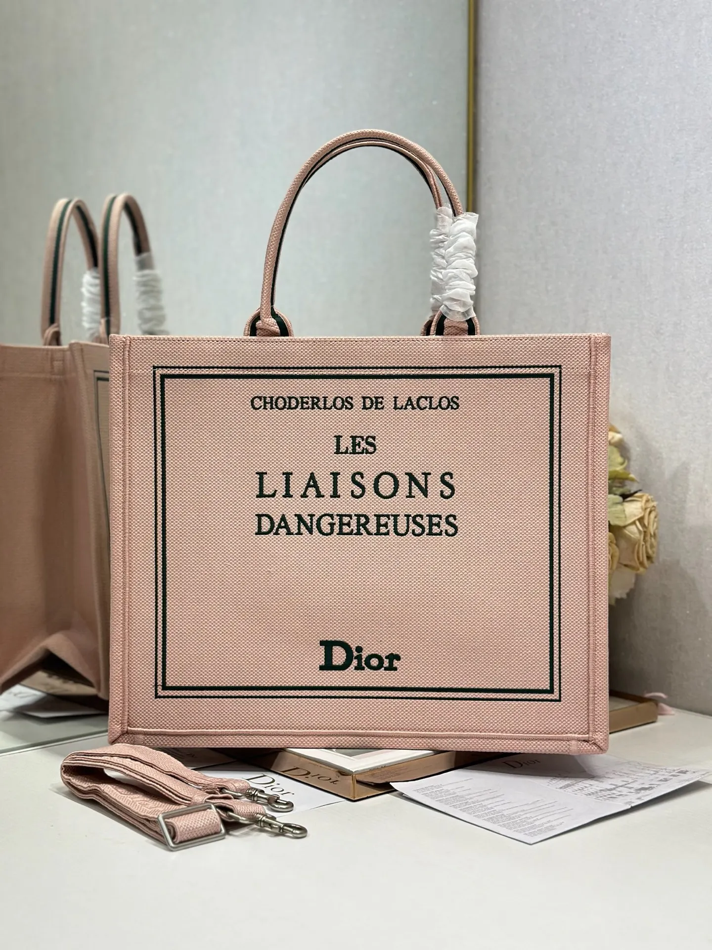 Dior 1286 Embossed Embroidery Shopping Bag Women s Shoulder Bag Dior 1286 Embossed Embroidery Shopping Bag Women s Shoulder Bag