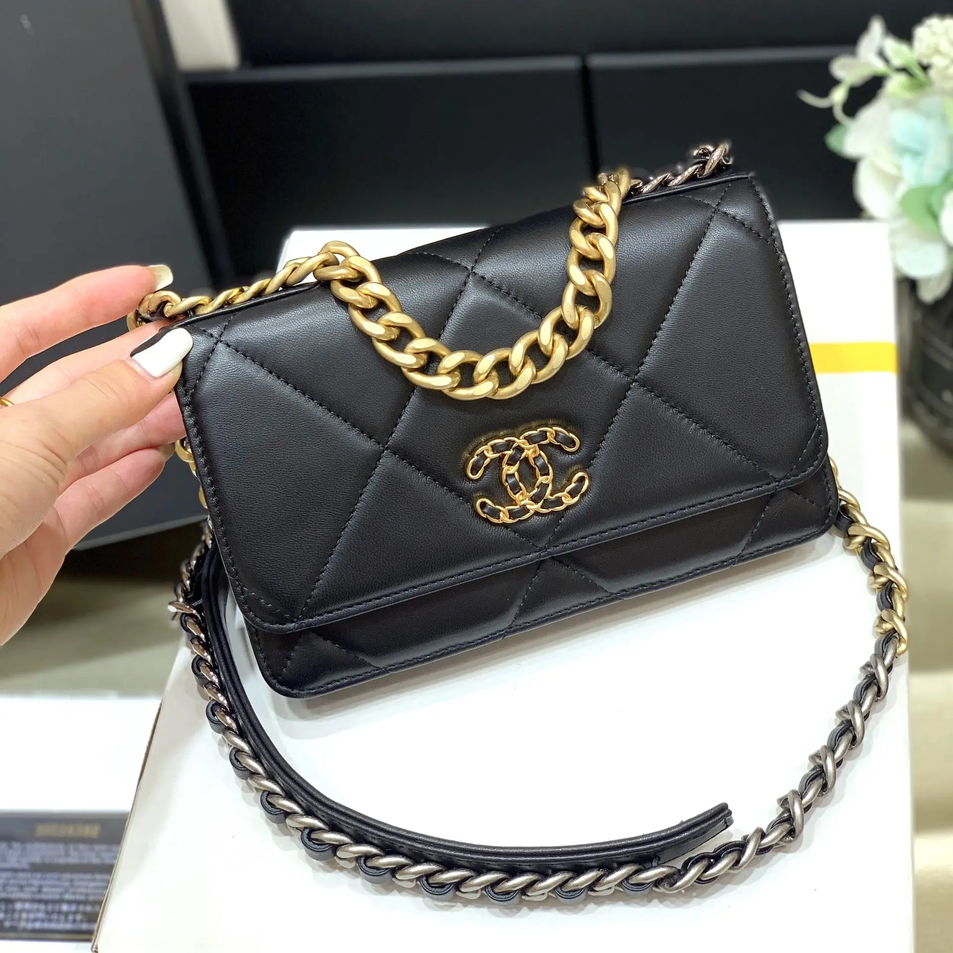 Chanel 0957 Goat leather handbag women s crossbody bag