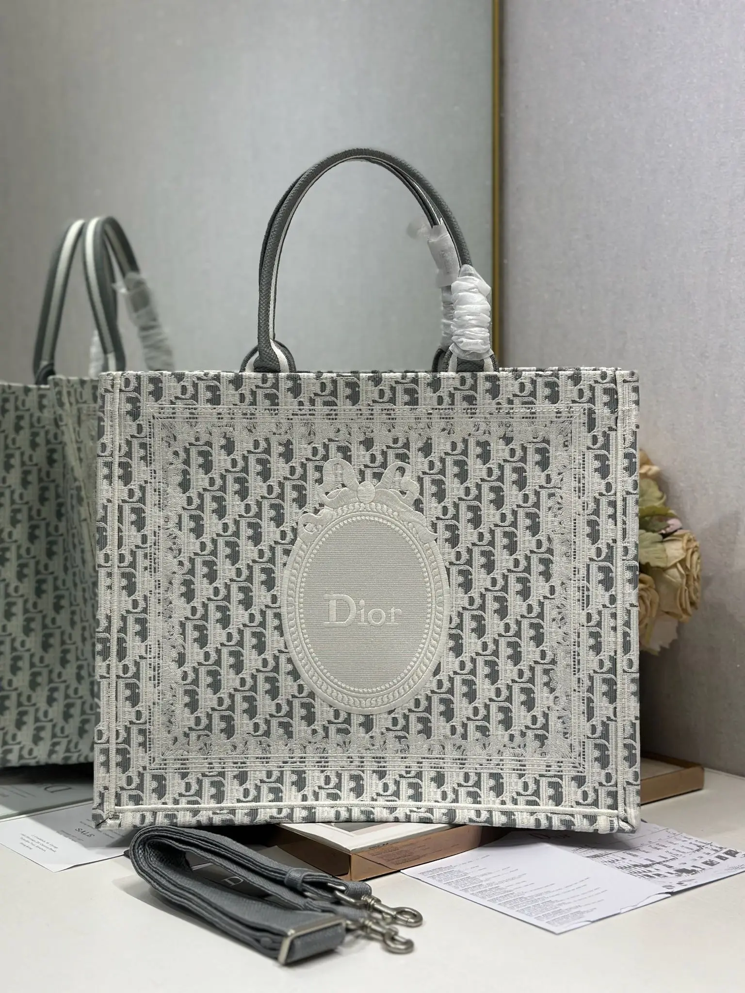 Dior 1286 Pattern Embroidered Shopping Bag Women s Shoulder Bag