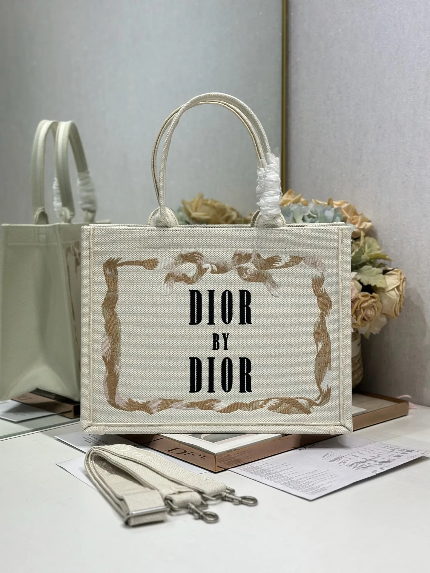 Dior 1286 Embossed Embroidery Shopping Bag Women s Shoulder Bag Dior 1286 Embossed Embroidery Shopping Bag Women s Shoulder Bag