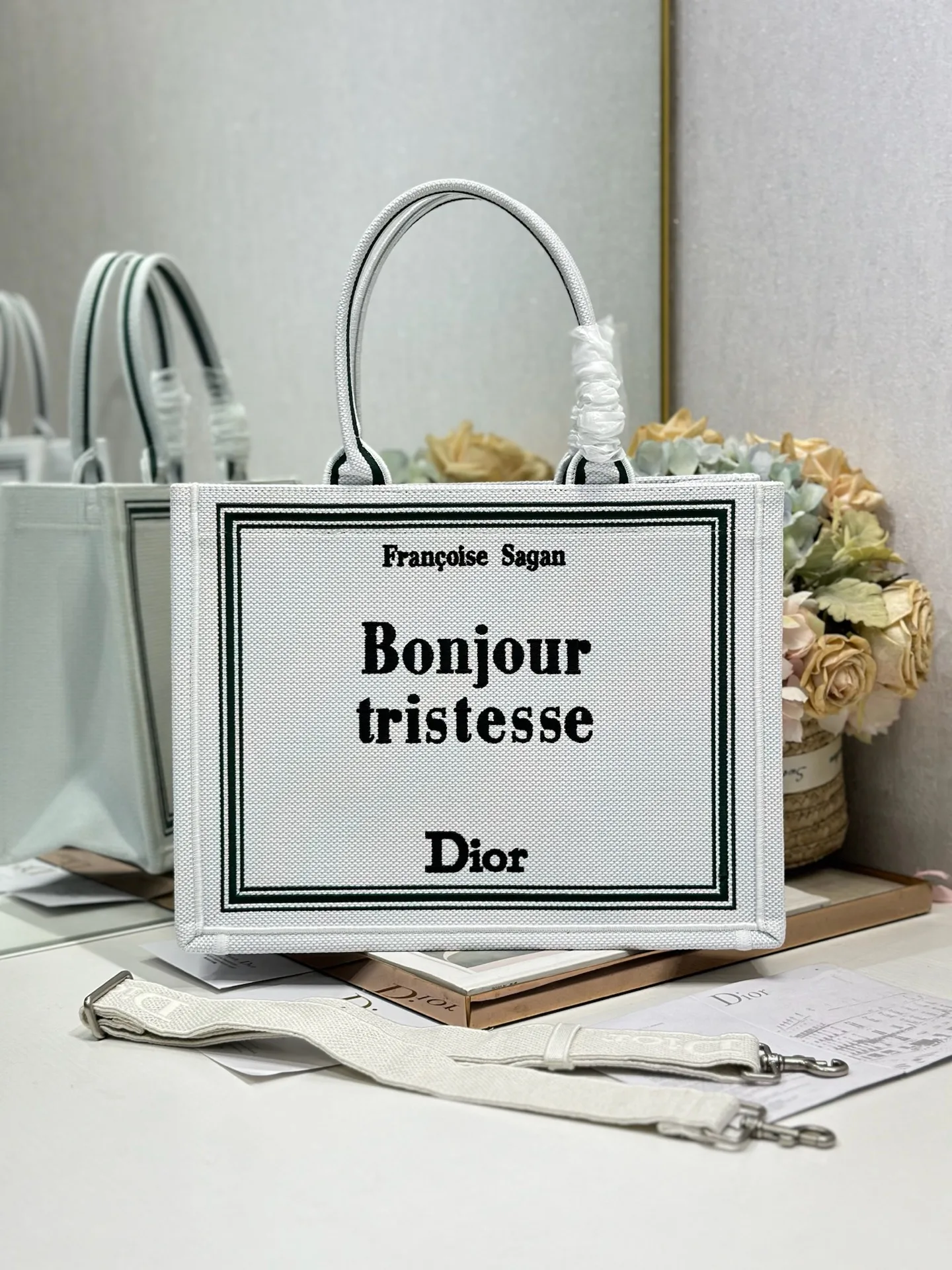 Dior 1286 Embossed Embroidery Shopping Bag Women s Shoulder Bag Dior 1286 Embossed Embroidery Shopping Bag Women s Shoulder Bag