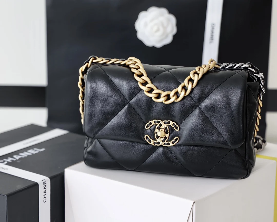Chanel 0957 Goat Leather Handbag Women s Crossbody Bag Chanel 0957 Goat Leather Handbag Women s Crossbody Bag