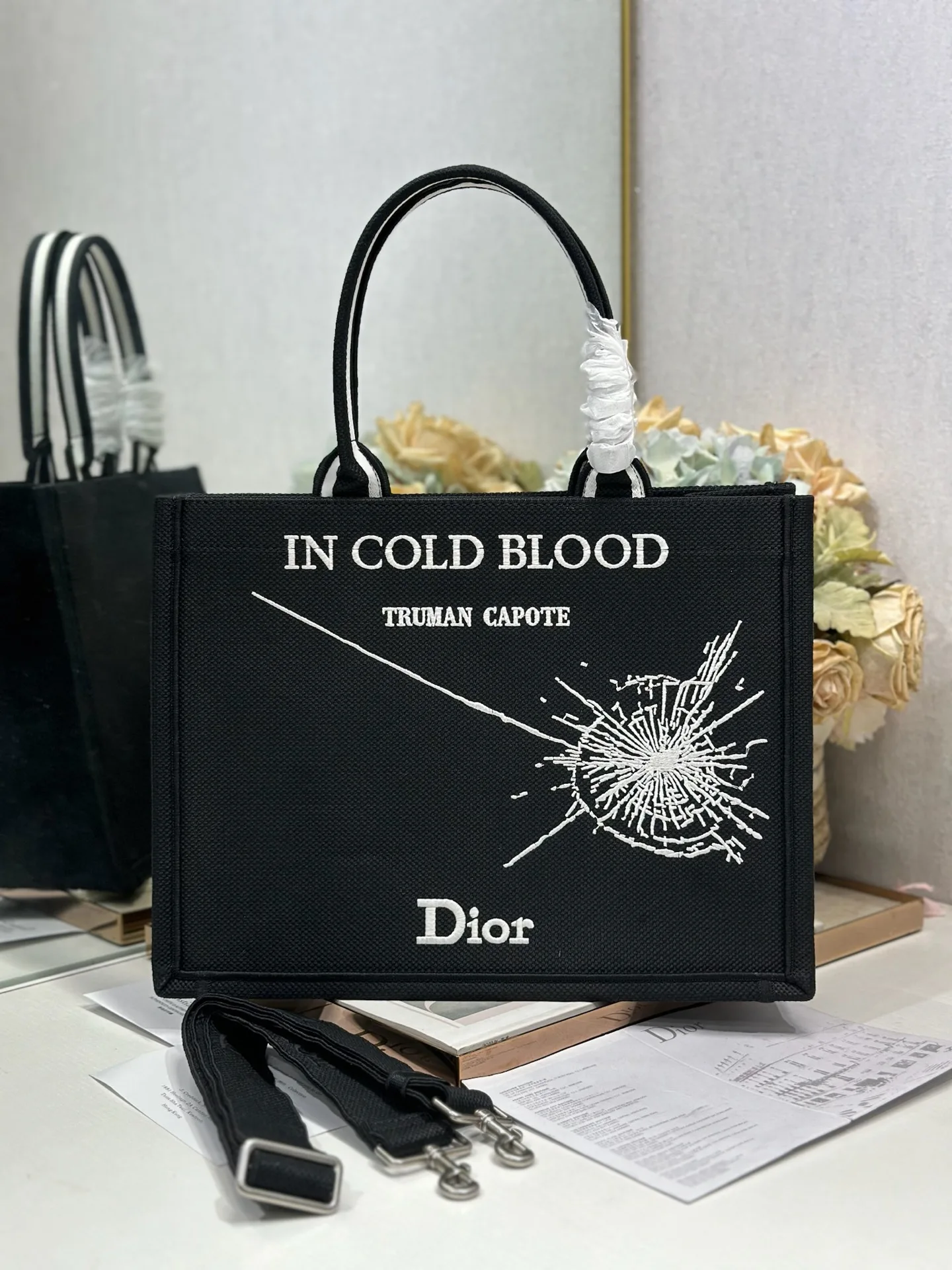 Dior 1286 Embossed Embroidery Shopping Bag Women s Shoulder Bag Dior 1286 Embossed Embroidery Shopping Bag Women s Shoulder Bag