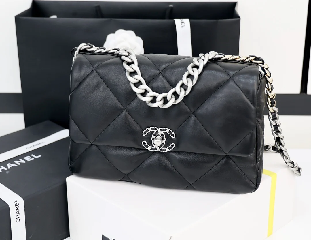 Chanel 0957 Goat leather handbag women s crossbody bag Chanel 0957 Goat leather handbag women s crossbody bag