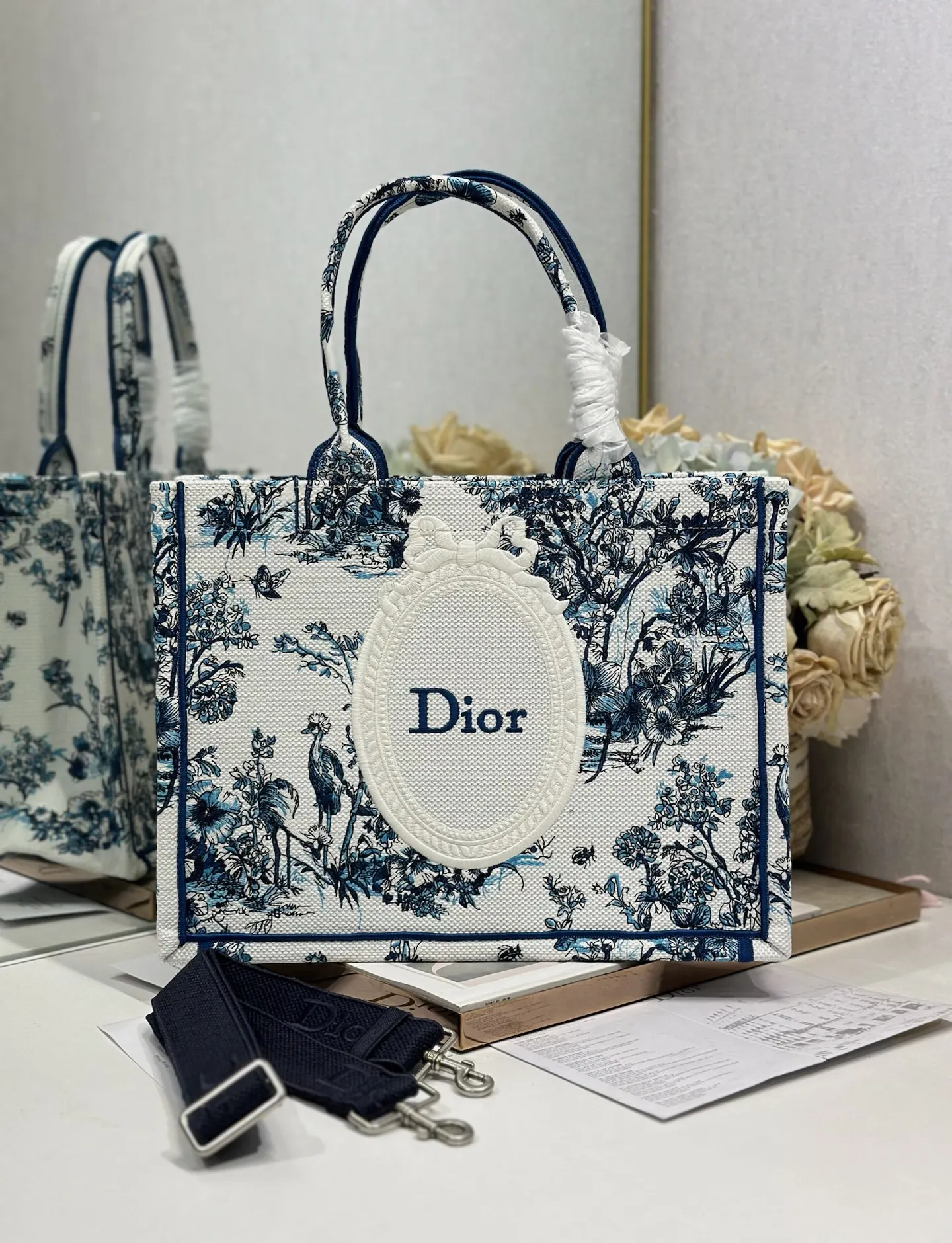 Dior 1286 Embossed Embroidery Shopping Bag Women s Shoulder Bag Dior 1286 Embossed Embroidery Shopping Bag Women s Shoulder Bag