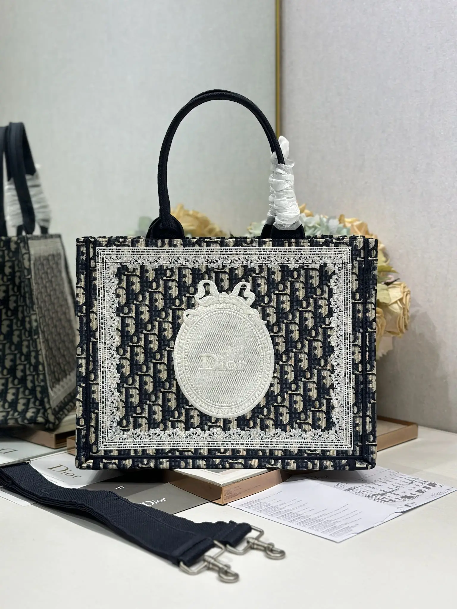 Dior 1265 Pattern Embroidered Shopping Bag Women s Shoulder Bag
