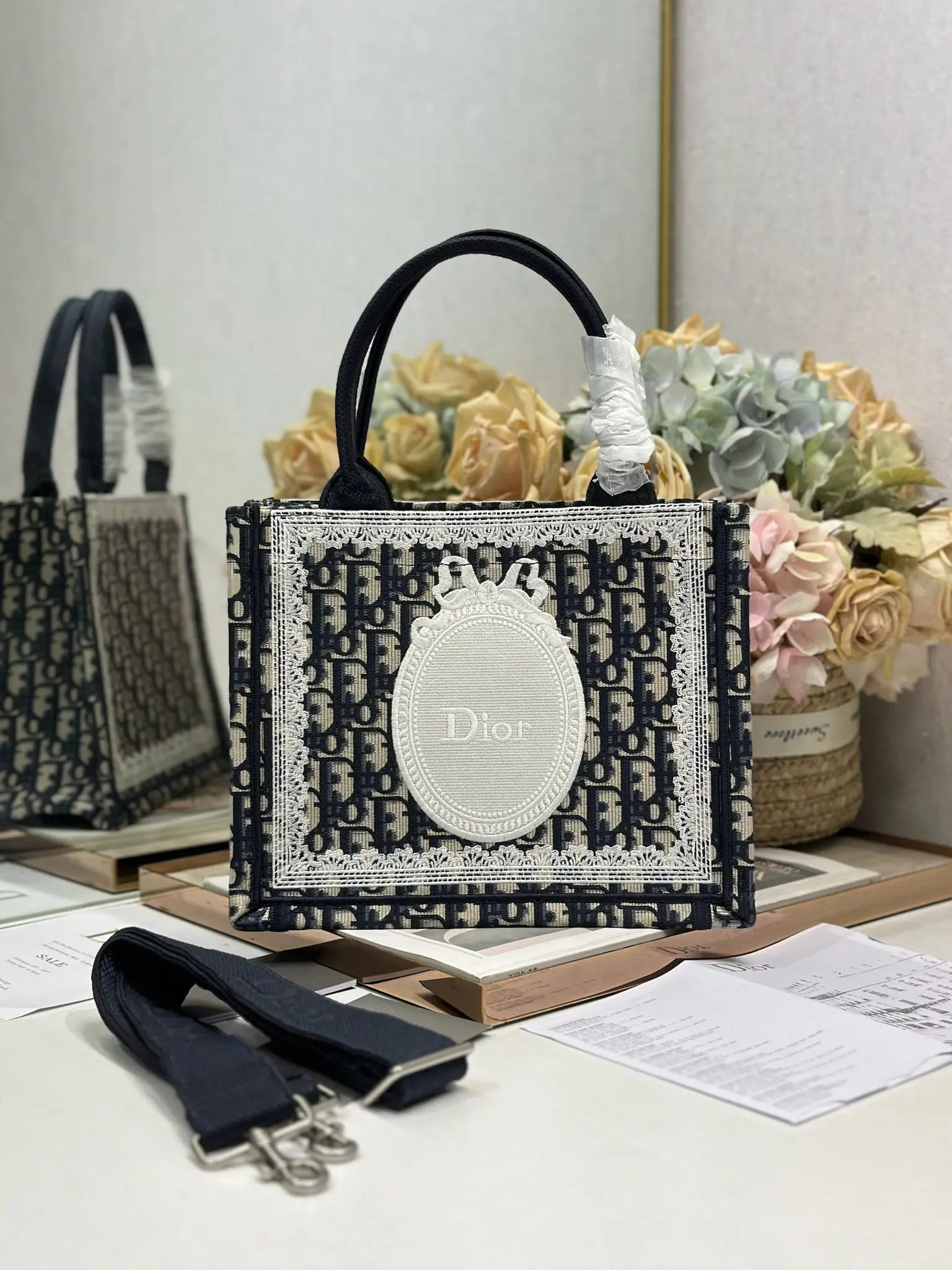 Dior 1265 Pattern Embroidered Shopping Bag Women s Shoulder Bag