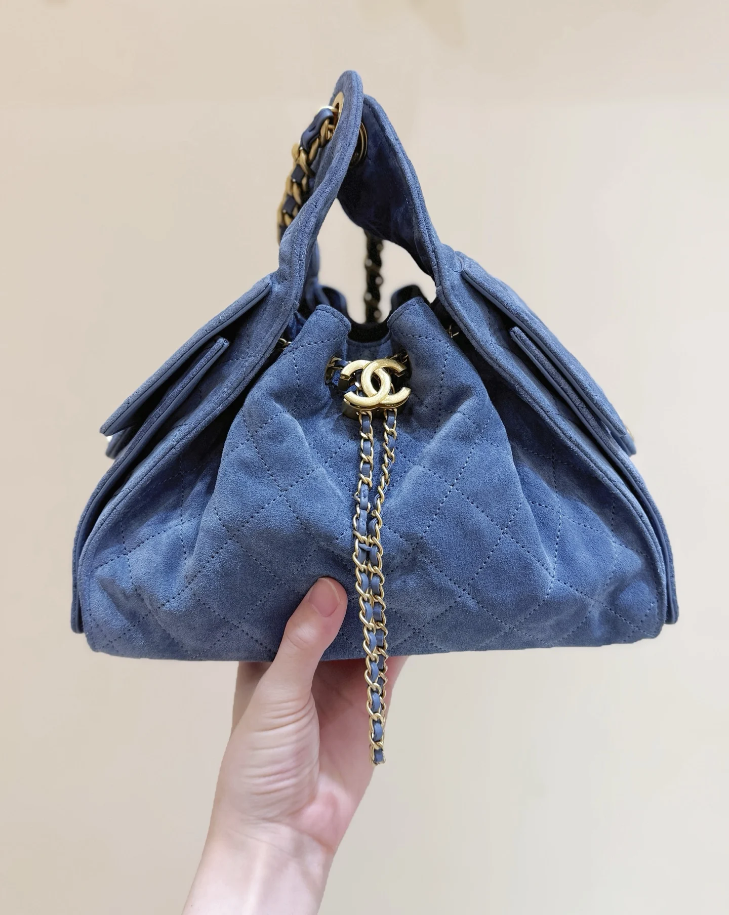 Chanel AS52930 Early Spring Vacation Series Suede Handbag Women s Crossbody Bag Chanel AS52930 Early Spring Vacation Series Suede Handbag Women s Crossbody Bag
