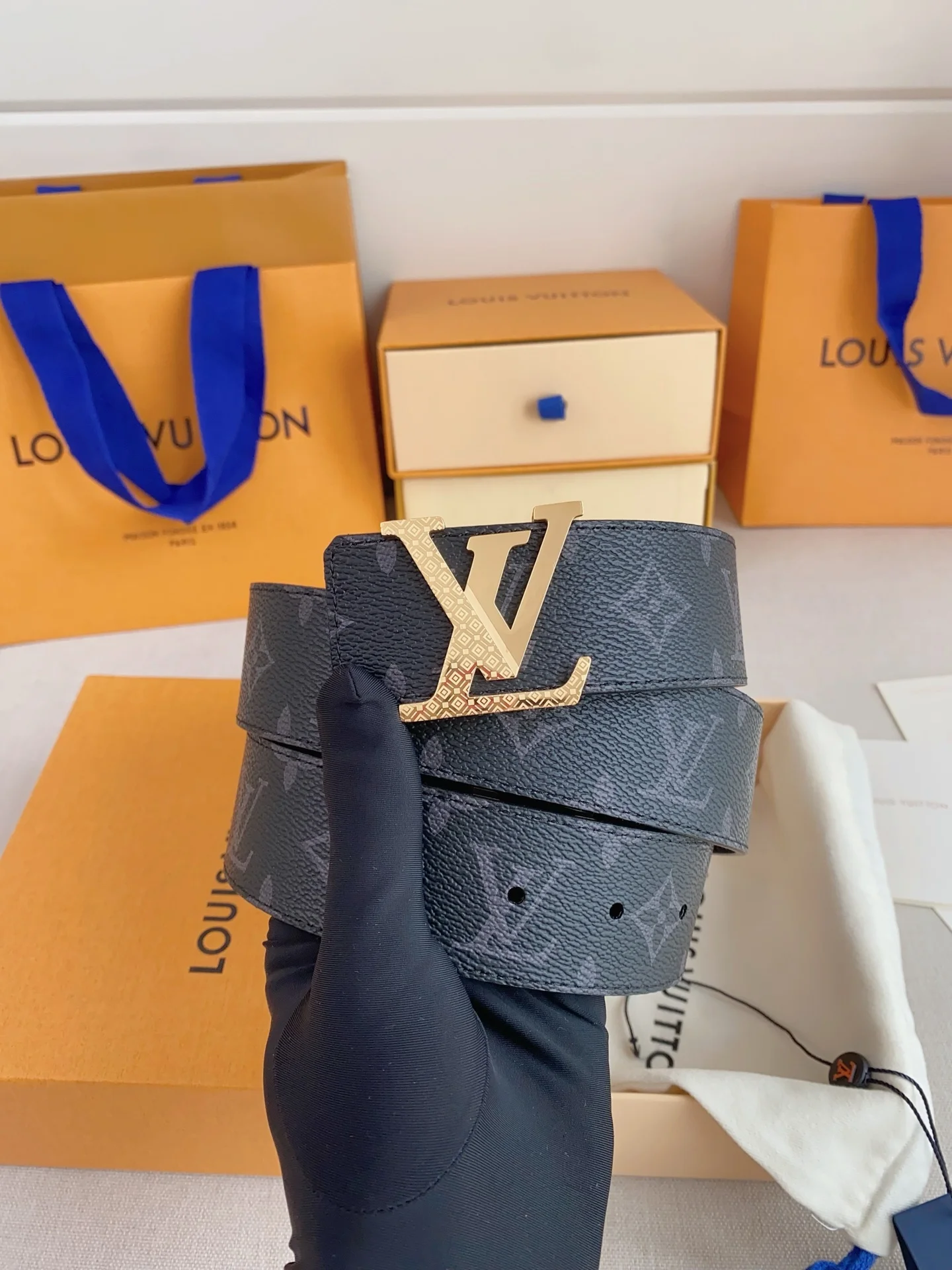 Louis Vuitton Premium Steel Buckle Double-Sided Belt Men s Belt