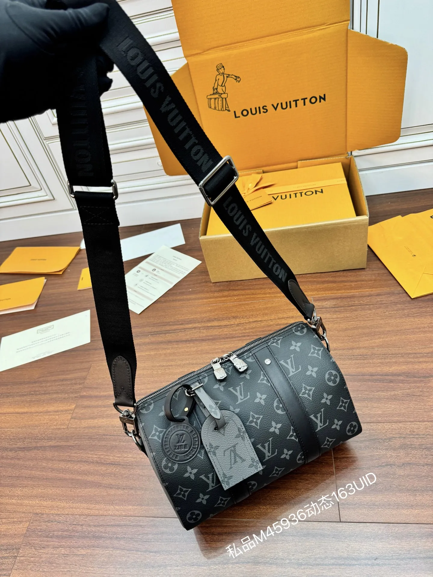 Louis Vuitton M45936 Italian A-grade tree gum leather handbag women s crossbody bag