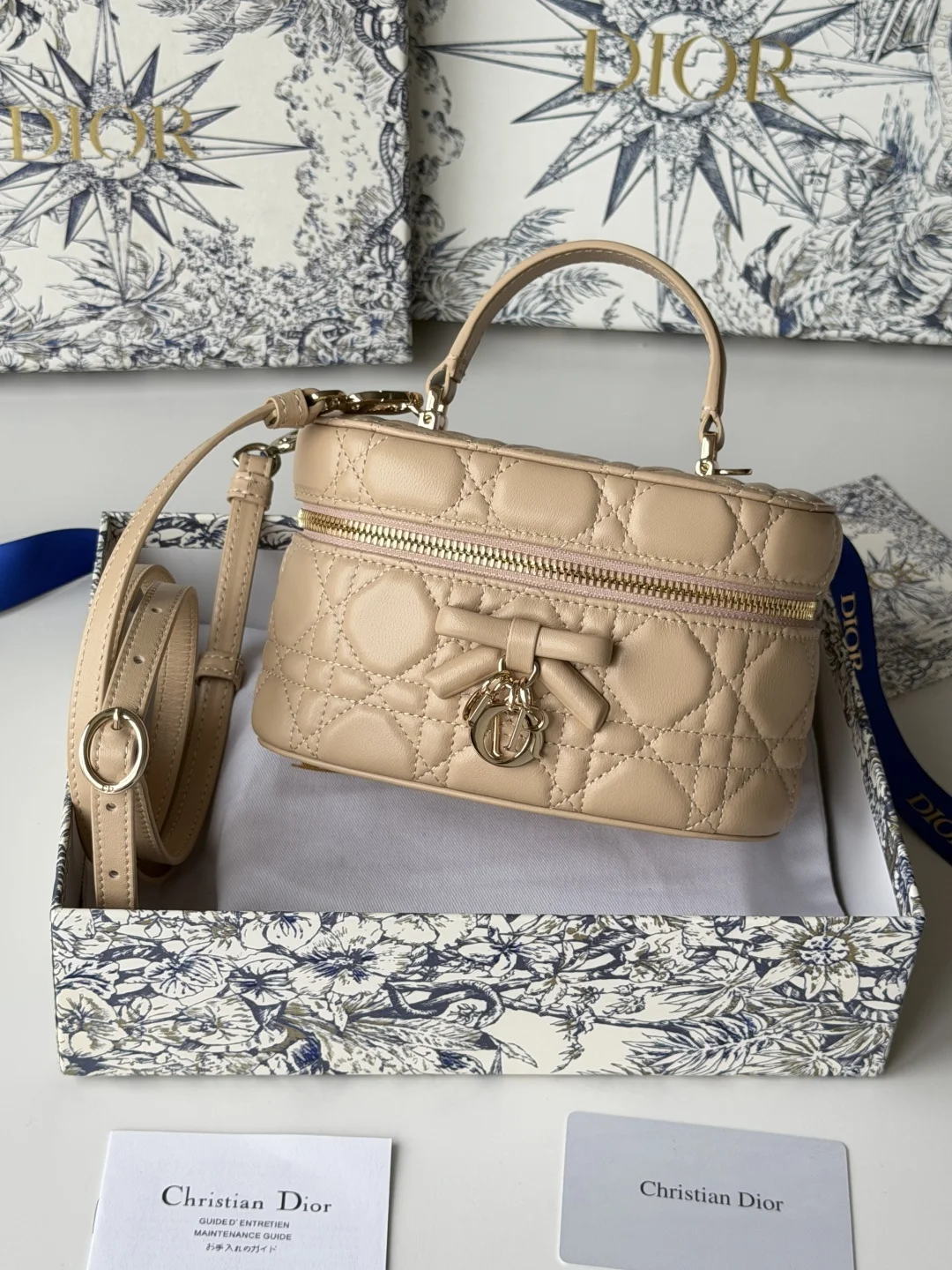 Dior S2603PUQA_M39Z Bowknot Pearl Chain Makeup Bag Women s Crossbody Bag Dior S2603PUQA_M39Z Bowknot Pearl Chain Makeup Bag Women s Crossbody Bag