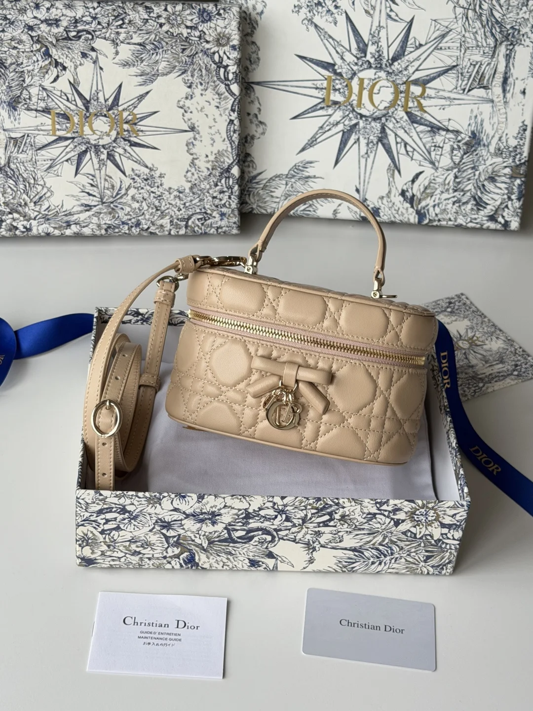 Dior S2603PUQA_M39Z Bowknot Pearl Chain Makeup Bag Women s Crossbody Bag Dior S2603PUQA_M39Z Bowknot Pearl Chain Makeup Bag Women s Crossbody Bag