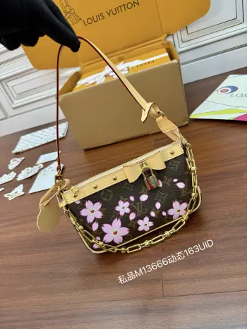 M13666 Italian A-Grade Leather Handbag Women s Crossbody Bag Replica Louis Vuitton womens bags