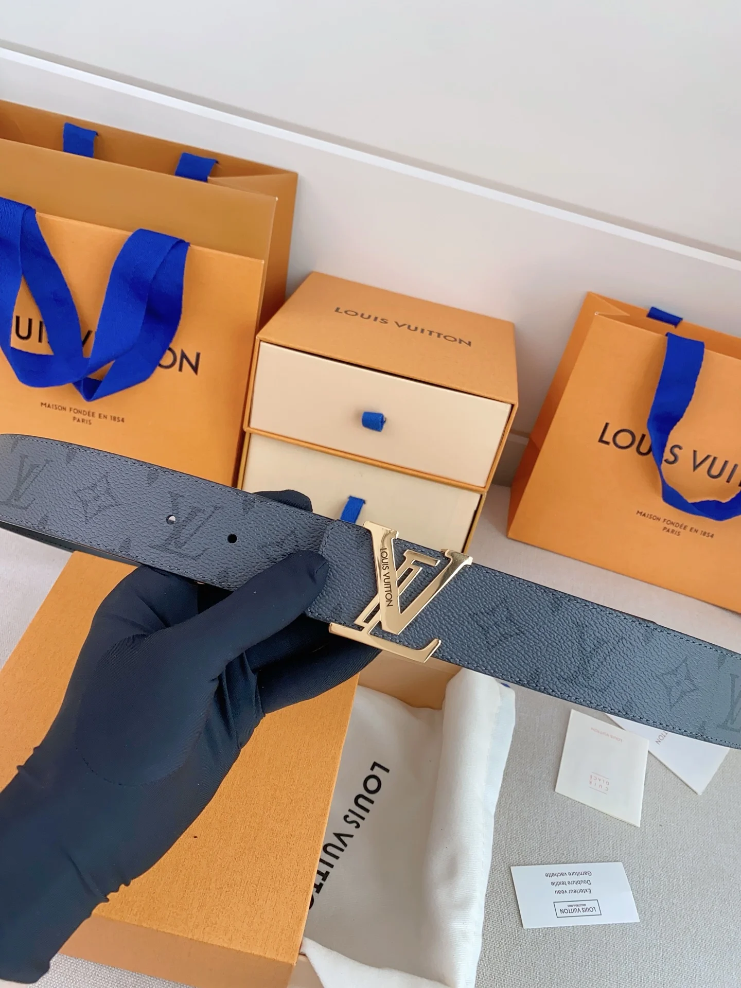 Louis Vuitton Premium Steel Buckle Double-Sided Belt Men s Belt