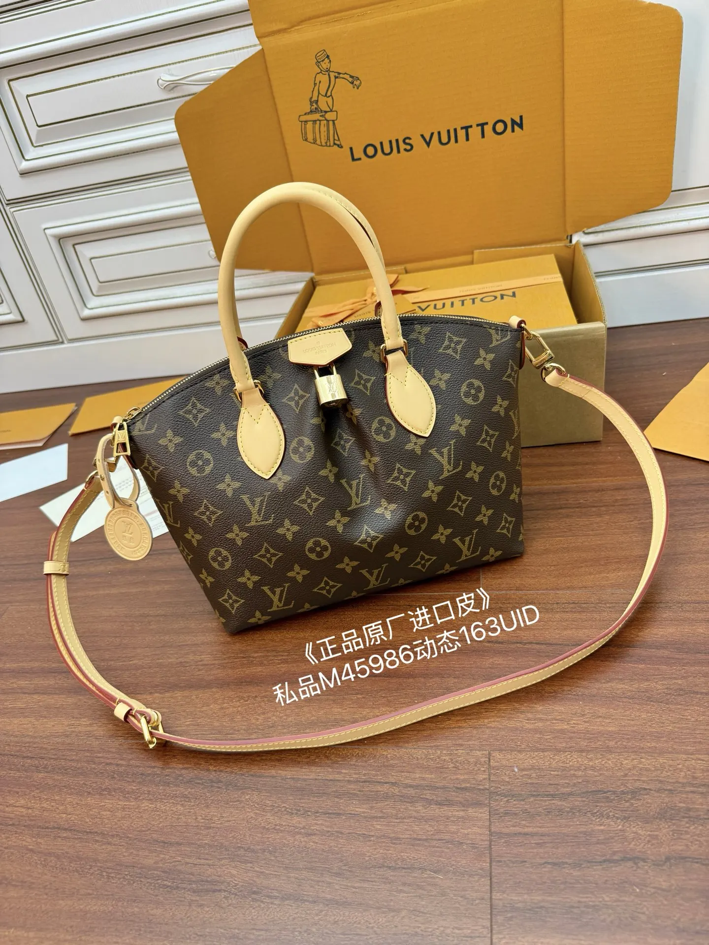 Louis Vuitton M45986 Italian A-grade leather handbag Women s crossbody bag Louis Vuitton M45986 Italian A-grade leather handbag Women s crossbody bag