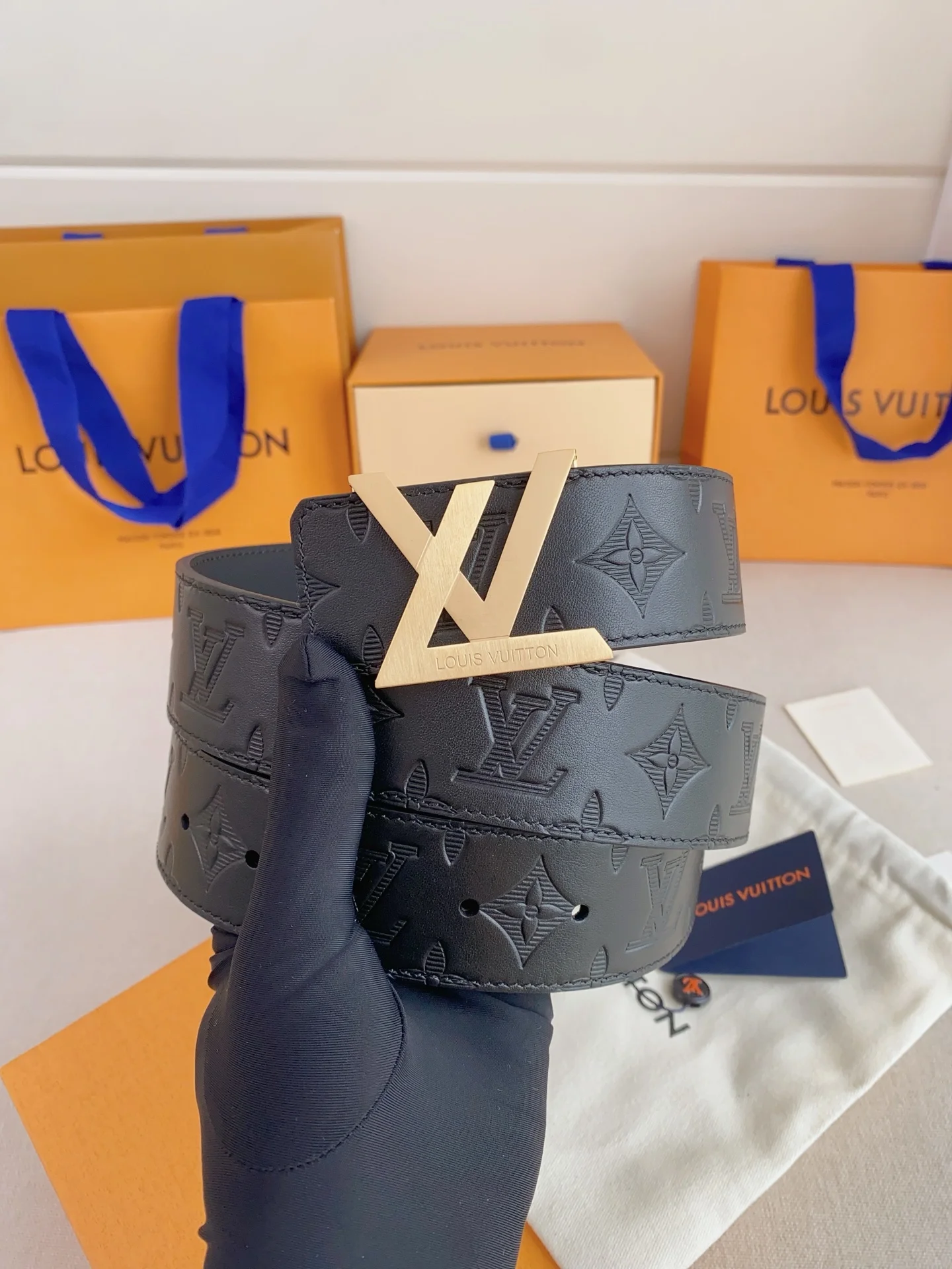 Louis Vuitton Premium Steel Buckle Double-Sided Belt Men s Belt