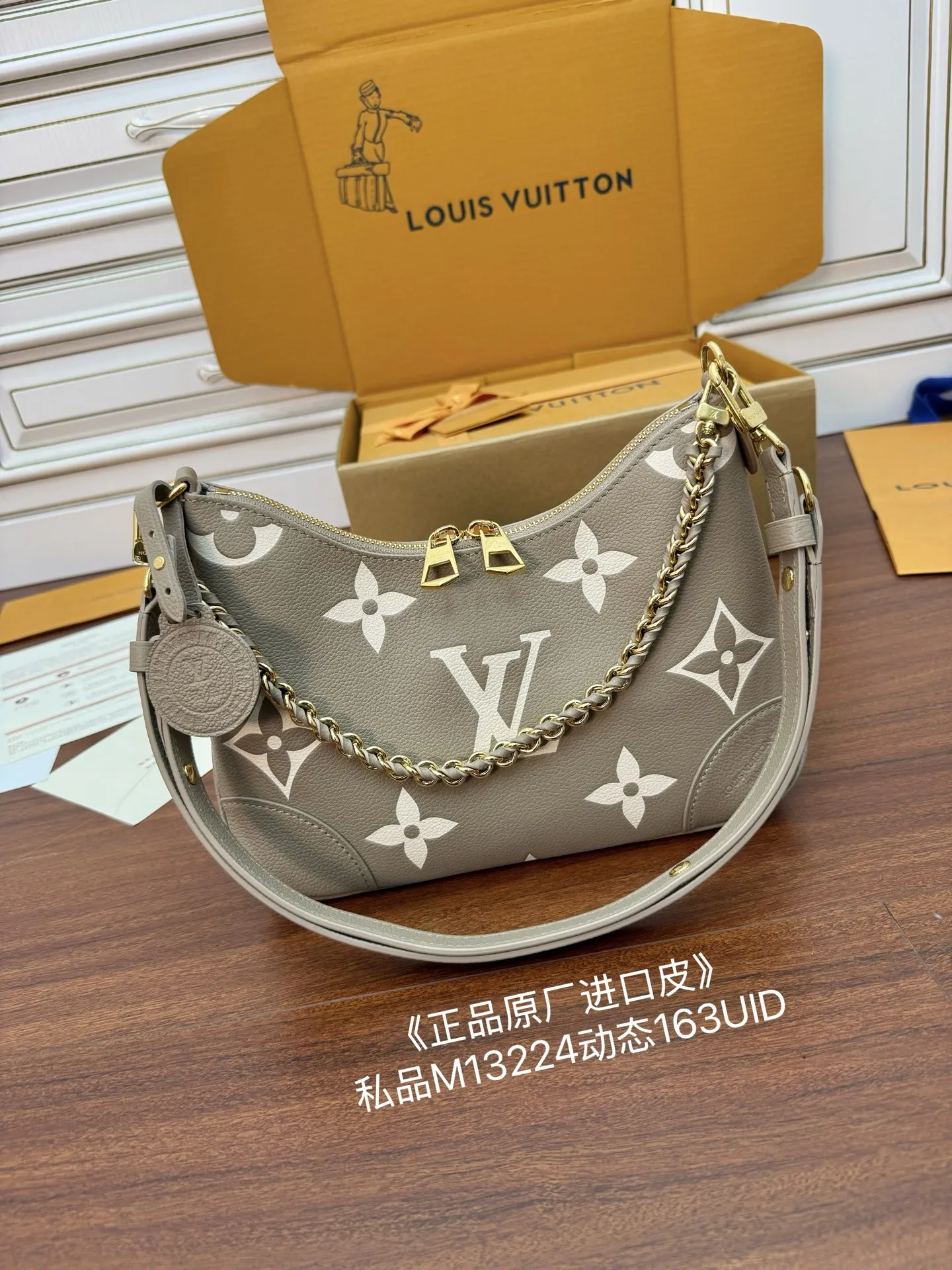 Louis Vuitton M13224 Italian A-grade leather handbag Women s crossbody bag Louis Vuitton M13224 Italian A-grade leather handbag Women s crossbody bag