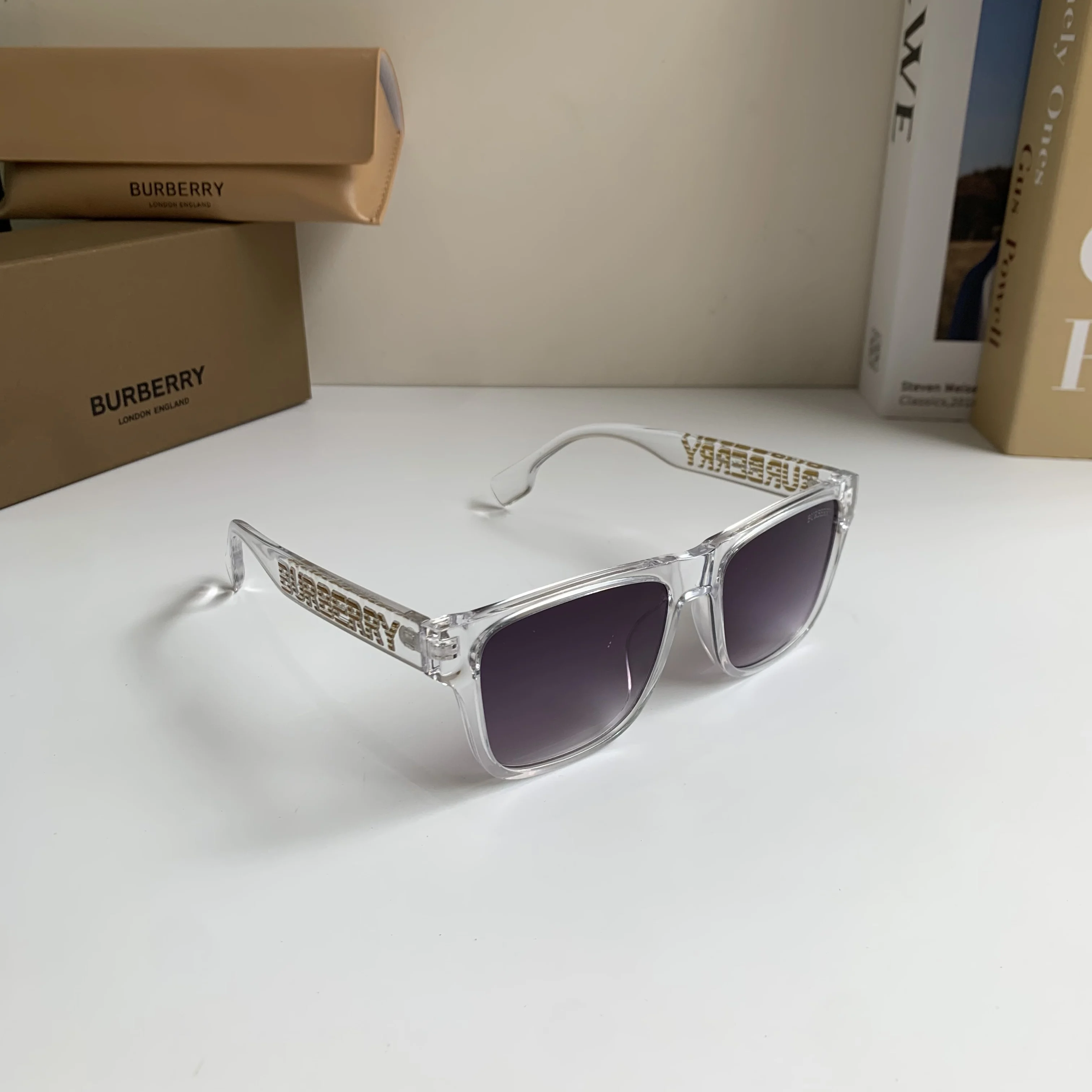 Burberry New high-end frameless sunglasses Burberry New high-end frameless sunglasses