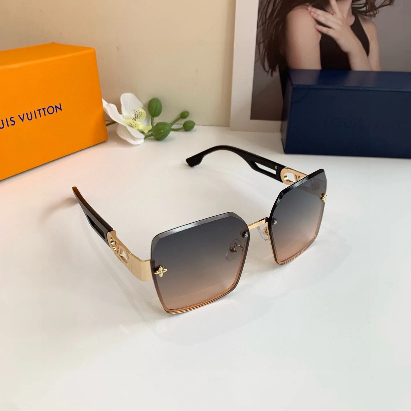 Louis Vuitton Metal Square Frame Sunglasses for Men and Women Louis Vuitton Metal Square Frame Sunglasses for Men and Women
