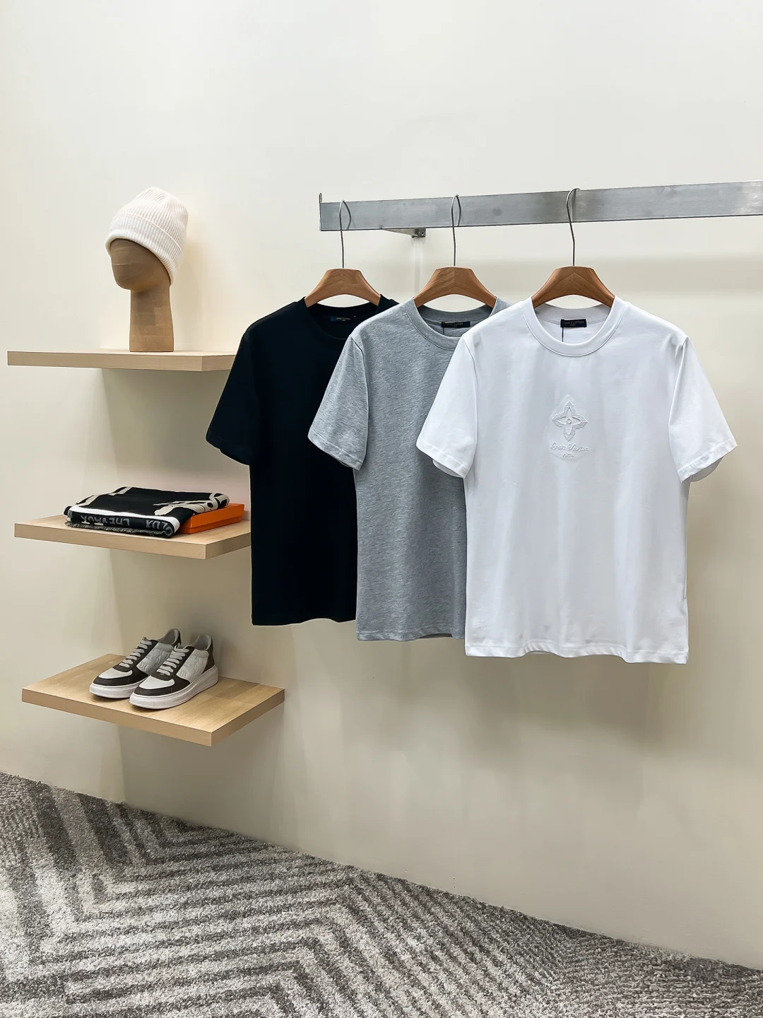 Louis Vuitton Latest couple short-sleeve T-shirts