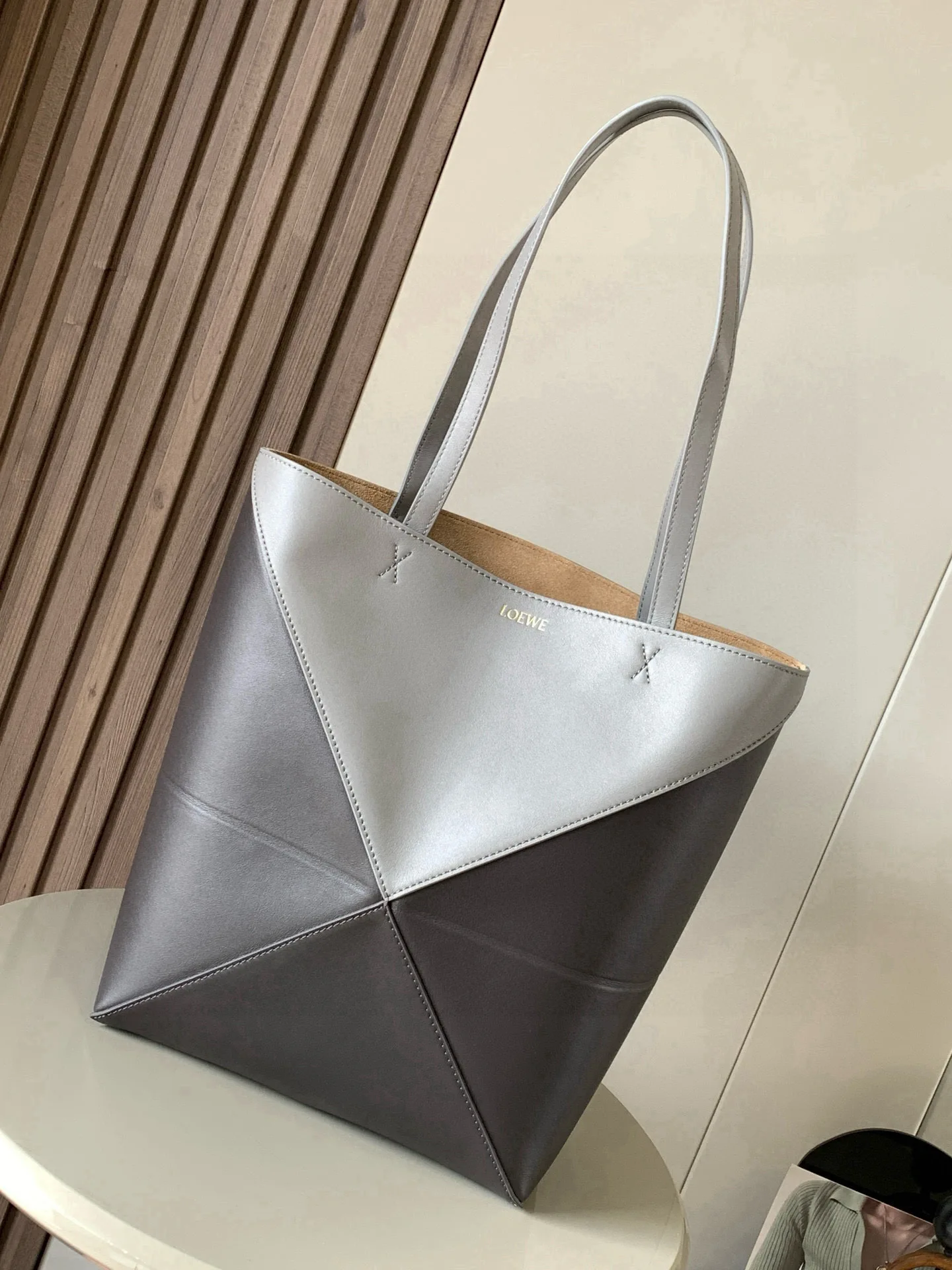 Loewe 9029 Smooth Cowhide Leather Geometric Handbag Women s Shoulder Bag