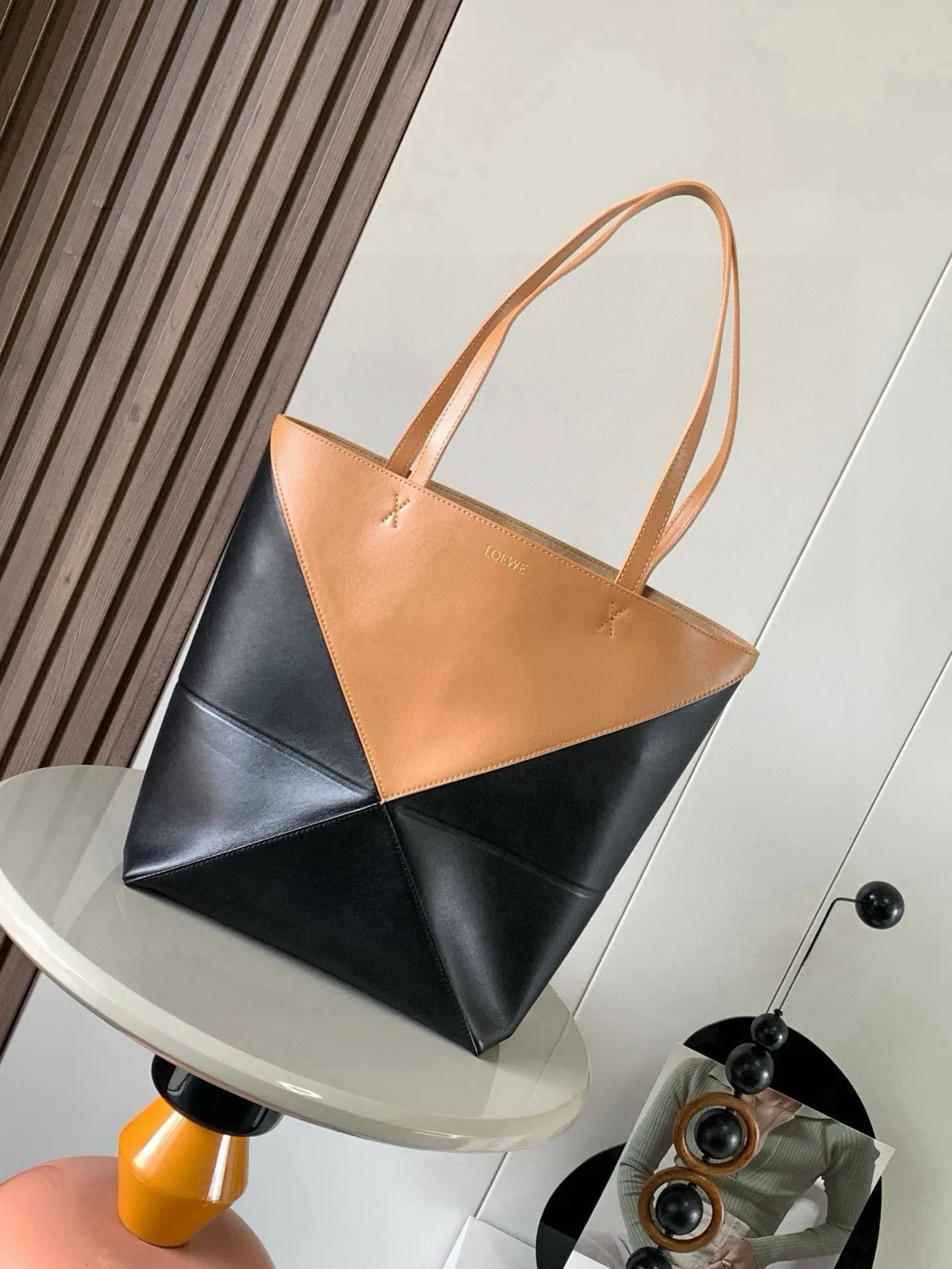 Loewe 9029 Smooth Cowhide Leather Geometric Handbag Women s Shoulder Bag Loewe 9029 Smooth Cowhide Leather Geometric Handbag Women s Shoulder Bag