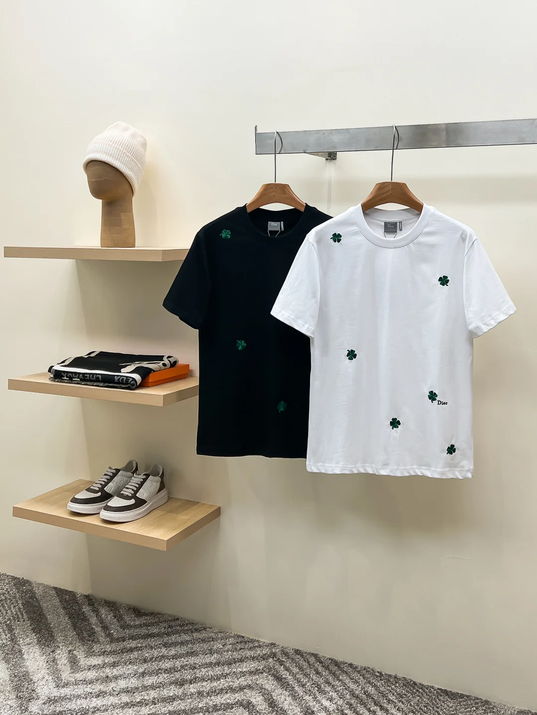 Dior Four-leaf clover short-sleeve round-neck T-shirt