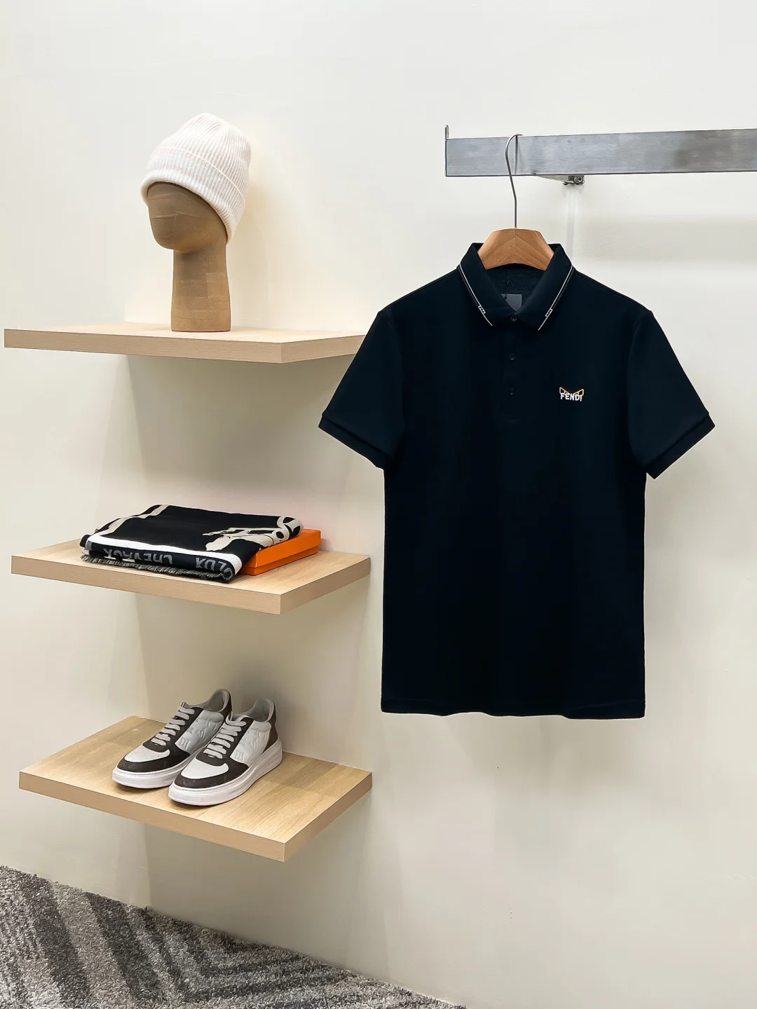 Fendi Latest men s short-sleeve polo shirt with collar