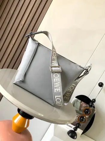 9026 One-Shoulder Underarm Crossbody Bag Women s Crossbody Bag Replica Loewe womens bags