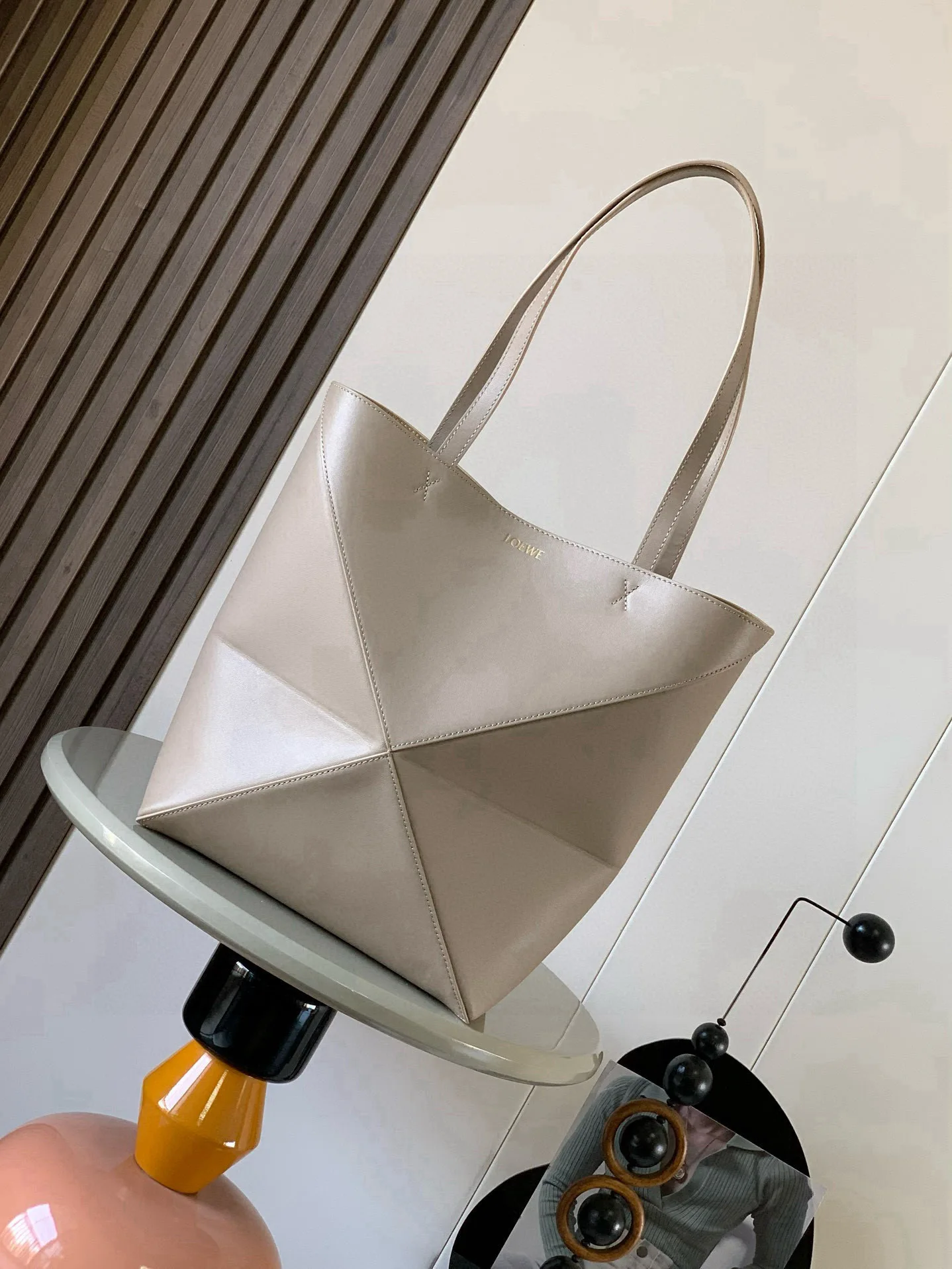 Loewe 9029 Smooth Cowhide Leather Geometric Handbag Women s Shoulder Bag Loewe 9029 Smooth Cowhide Leather Geometric Handbag Women s Shoulder Bag