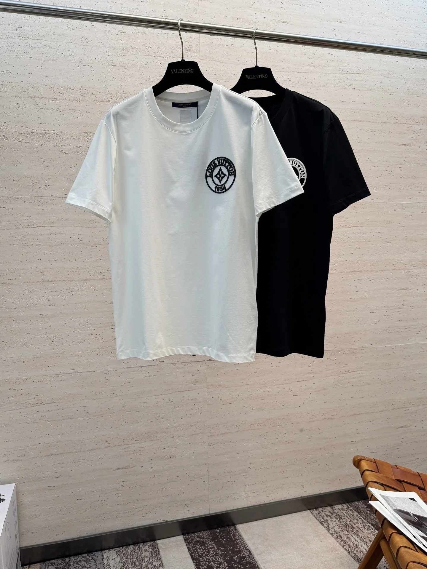 Louis Vuitton New Spring/Summer Casual Men s Round Neck Short Sleeve Louis Vuitton New Spring/Summer Casual Men s Round Neck Short Sleeve