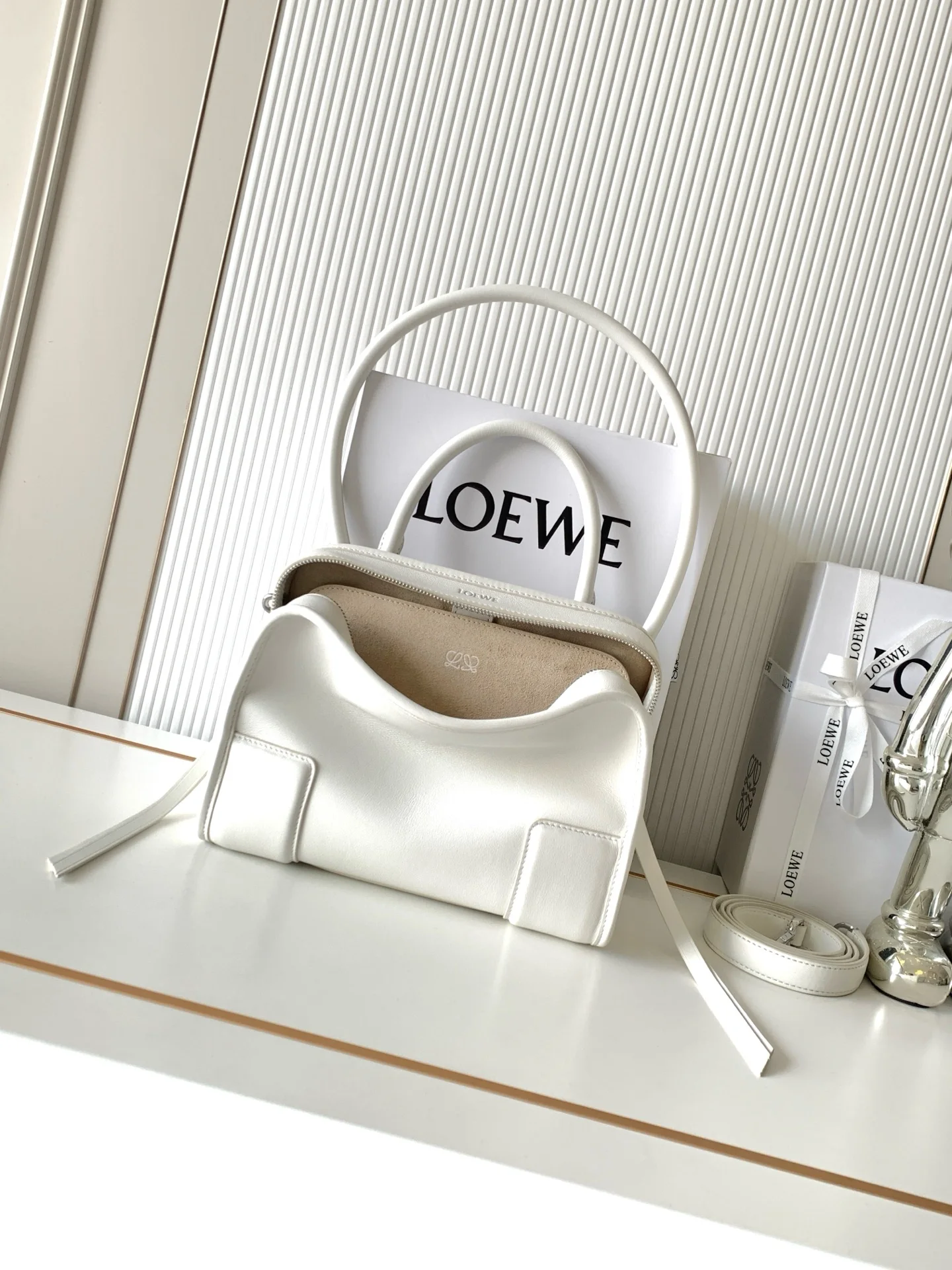 Loewe 9174 Mini Soft Cowhide Leather Handbag Women s Crossbody Bag Loewe 9174 Mini Soft Cowhide Leather Handbag Women s Crossbody Bag