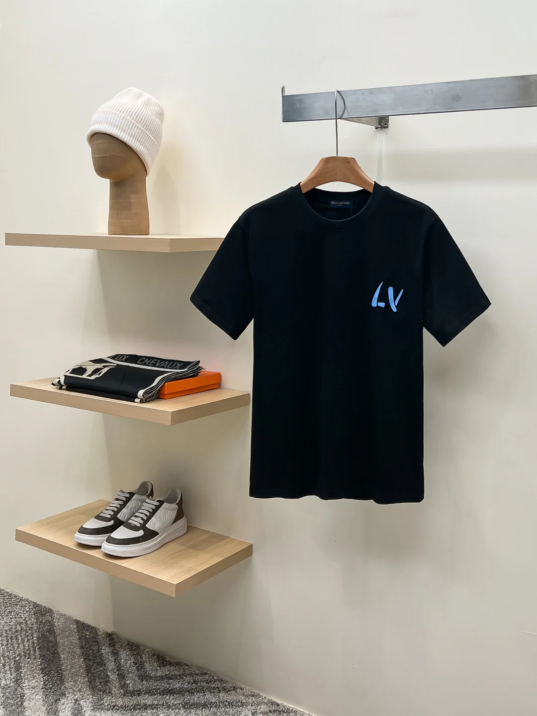Louis Vuitton Men s New Style Round Neck Short Sleeve Louis Vuitton Men s New Style Round Neck Short Sleeve