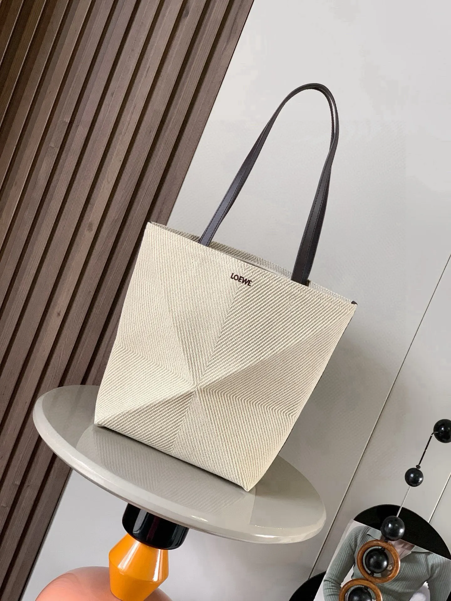 Loewe 9029 Smooth Cowhide Leather Geometric Handbag Women s Shoulder Bag Loewe 9029 Smooth Cowhide Leather Geometric Handbag Women s Shoulder Bag