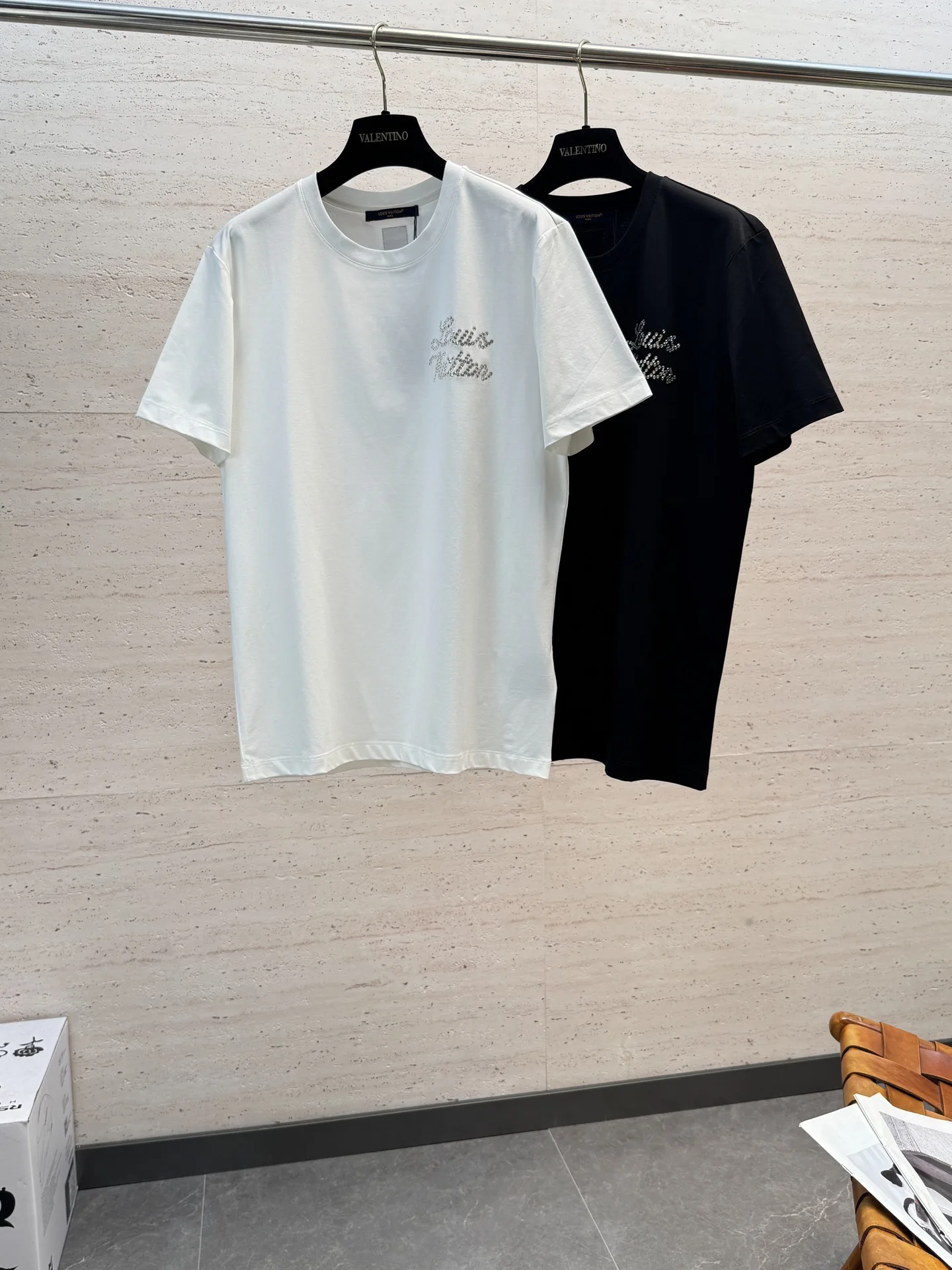 Louis Vuitton New Spring/Summer Casual Men s Round Neck Short Sleeve Louis Vuitton New Spring/Summer Casual Men s Round Neck Short Sleeve
