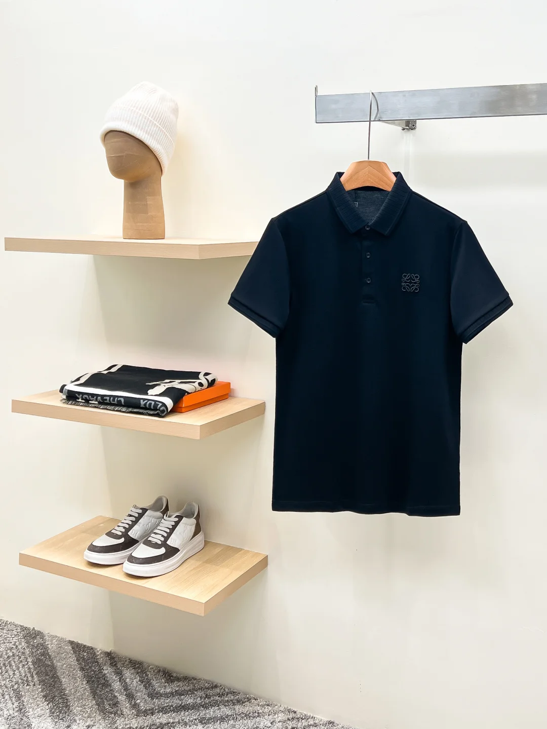 Loewe Latest men s short-sleeve polo shirt with collar Loewe Latest men s short-sleeve polo shirt with collar