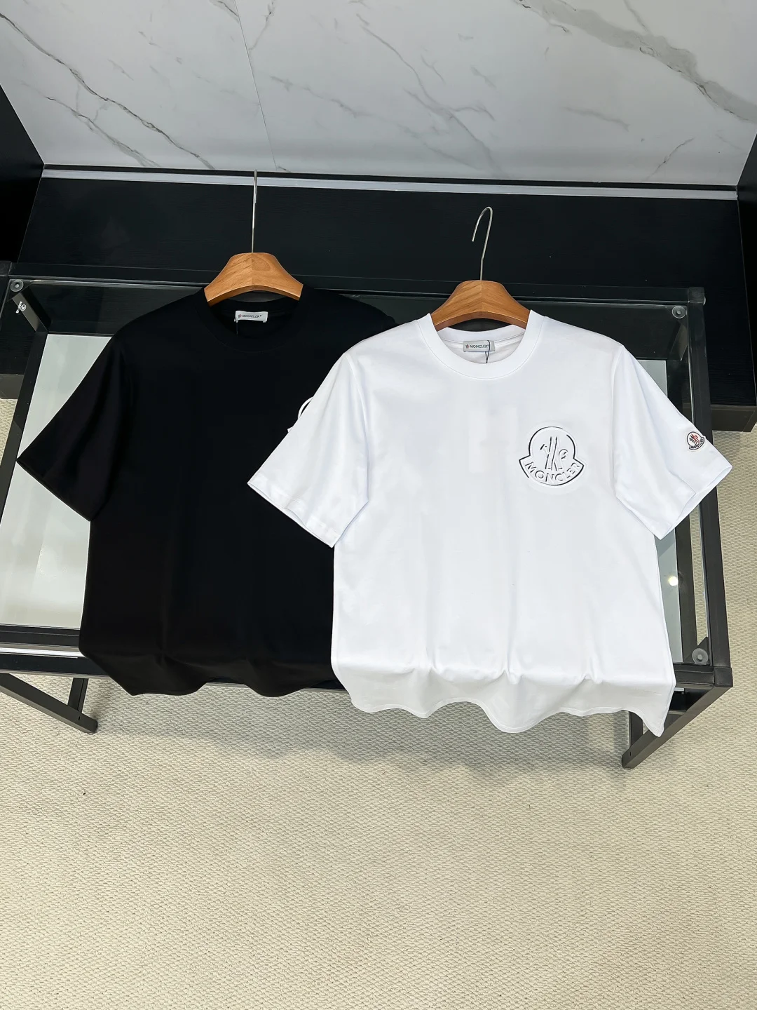 Moncler Men's and women's casual round neck short sleeve T-shirt. Moncler Men's and women's casual round neck short sleeve T-shirt.