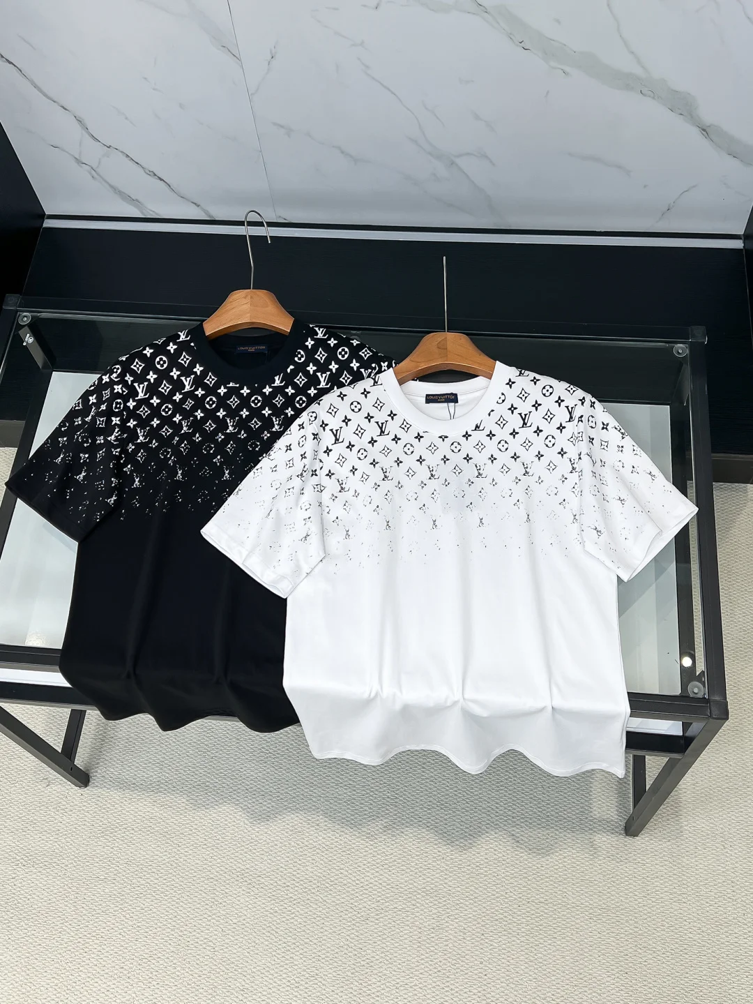 Louis Vuitton Unisex Casual Short Sleeve T-Shirt Louis Vuitton Unisex Casual Short Sleeve T-Shirt