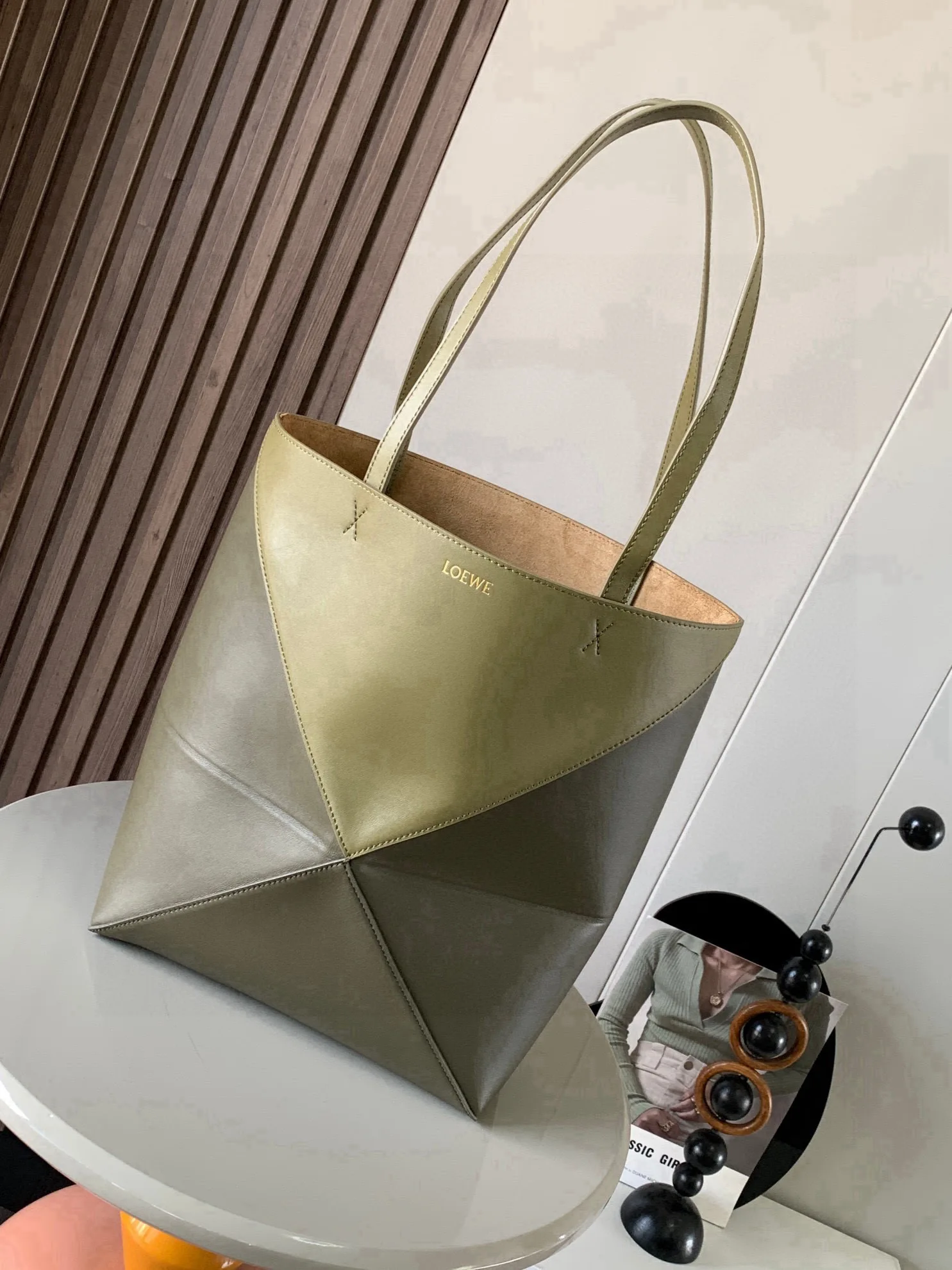 Loewe 9029 Smooth Cowhide Leather Geometric Handbag Women s Shoulder Bag Loewe 9029 Smooth Cowhide Leather Geometric Handbag Women s Shoulder Bag
