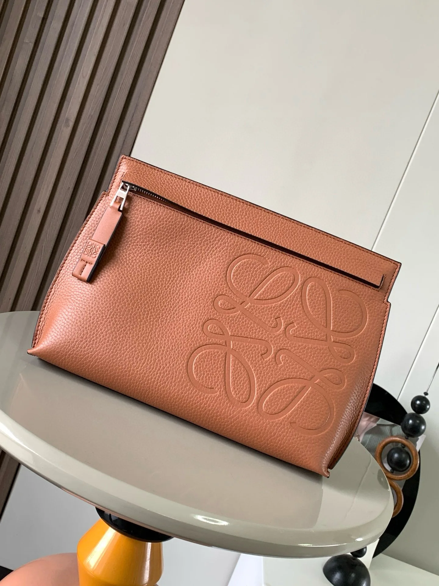 Loewe 9116 grain cowhide leather clutch women s crossbody bag Loewe 9116 grain cowhide leather clutch women s crossbody bag