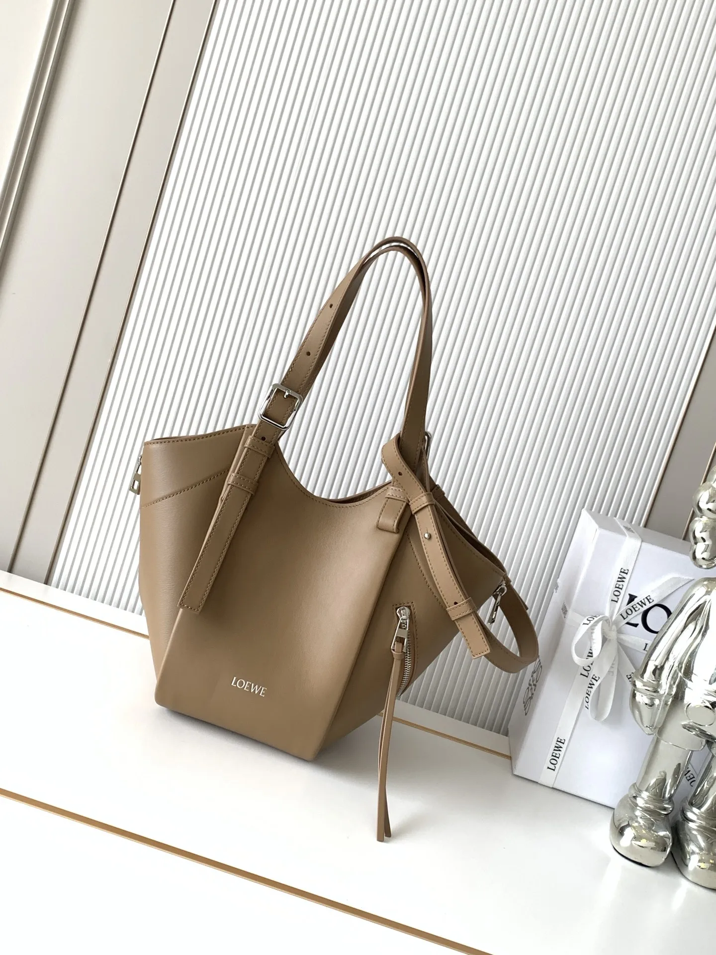 Loewe 9160 Classic Cowhide Hammock Bag Women s Shoulder Bag Loewe 9160 Classic Cowhide Hammock Bag Women s Shoulder Bag