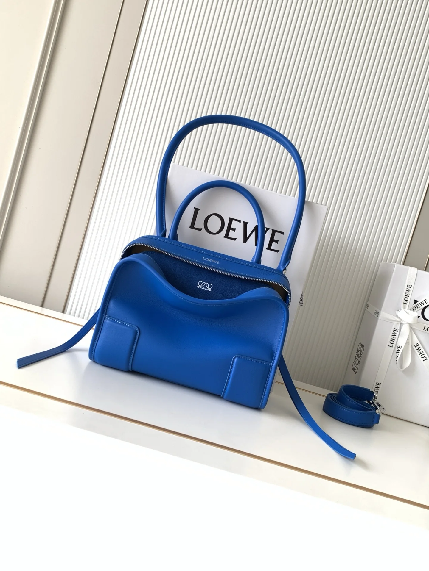 Loewe 9174 New Small Soft Cowhide Leather Handbag Women s Crossbody Bag Loewe 9174 New Small Soft Cowhide Leather Handbag Women s Crossbody Bag