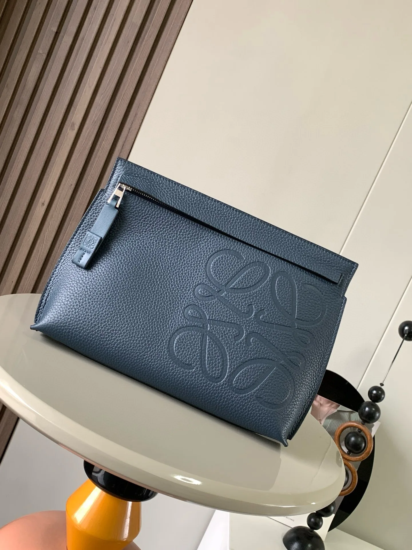 Loewe 9116 grain cowhide leather clutch women s crossbody bag Loewe 9116 grain cowhide leather clutch women s crossbody bag