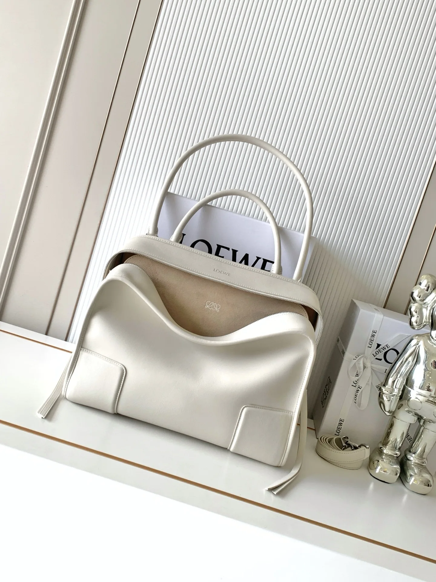 Loewe 9173 Soft Cowhide Leather Handbag Women s Crossbody Bag Loewe 9173 Soft Cowhide Leather Handbag Women s Crossbody Bag