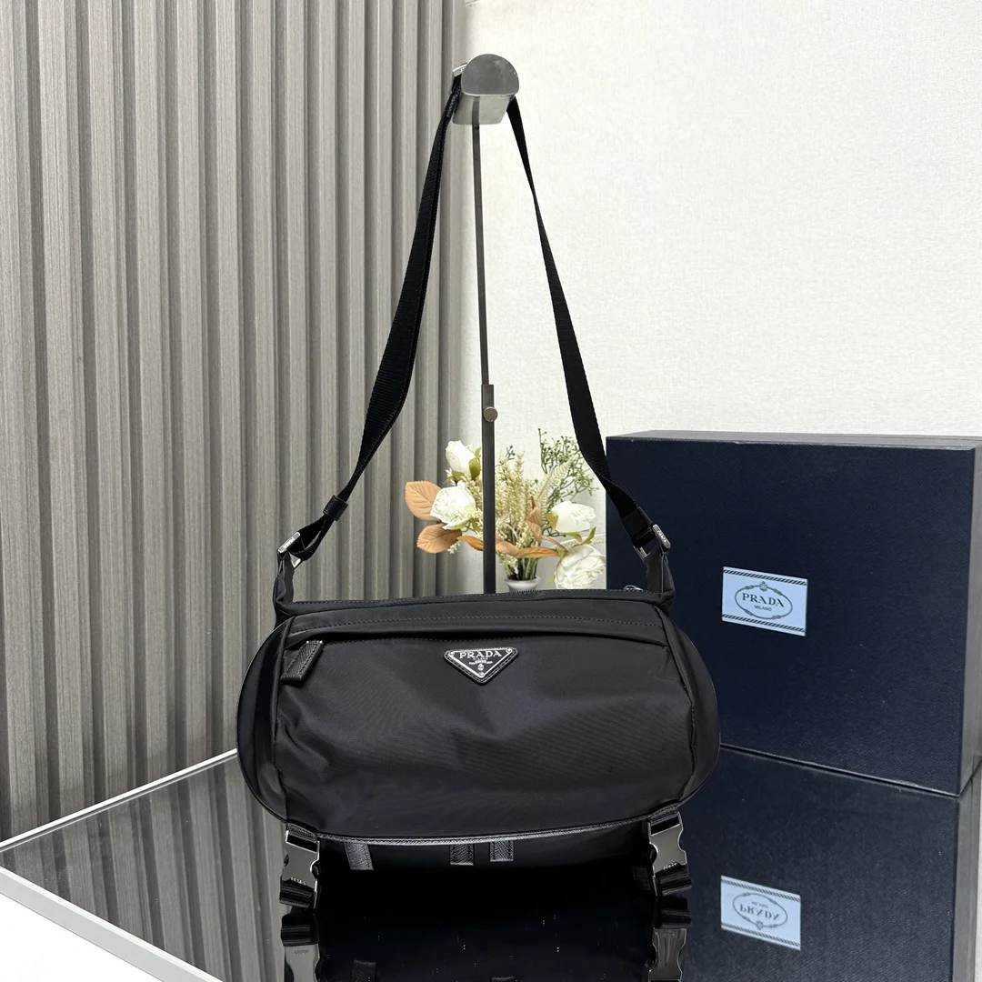 Prada 2VH171 New Men s Chest Bag / Shoulder Bag Chest Bag Prada 2VH171 New Men s Chest Bag / Shoulder Bag Chest Bag