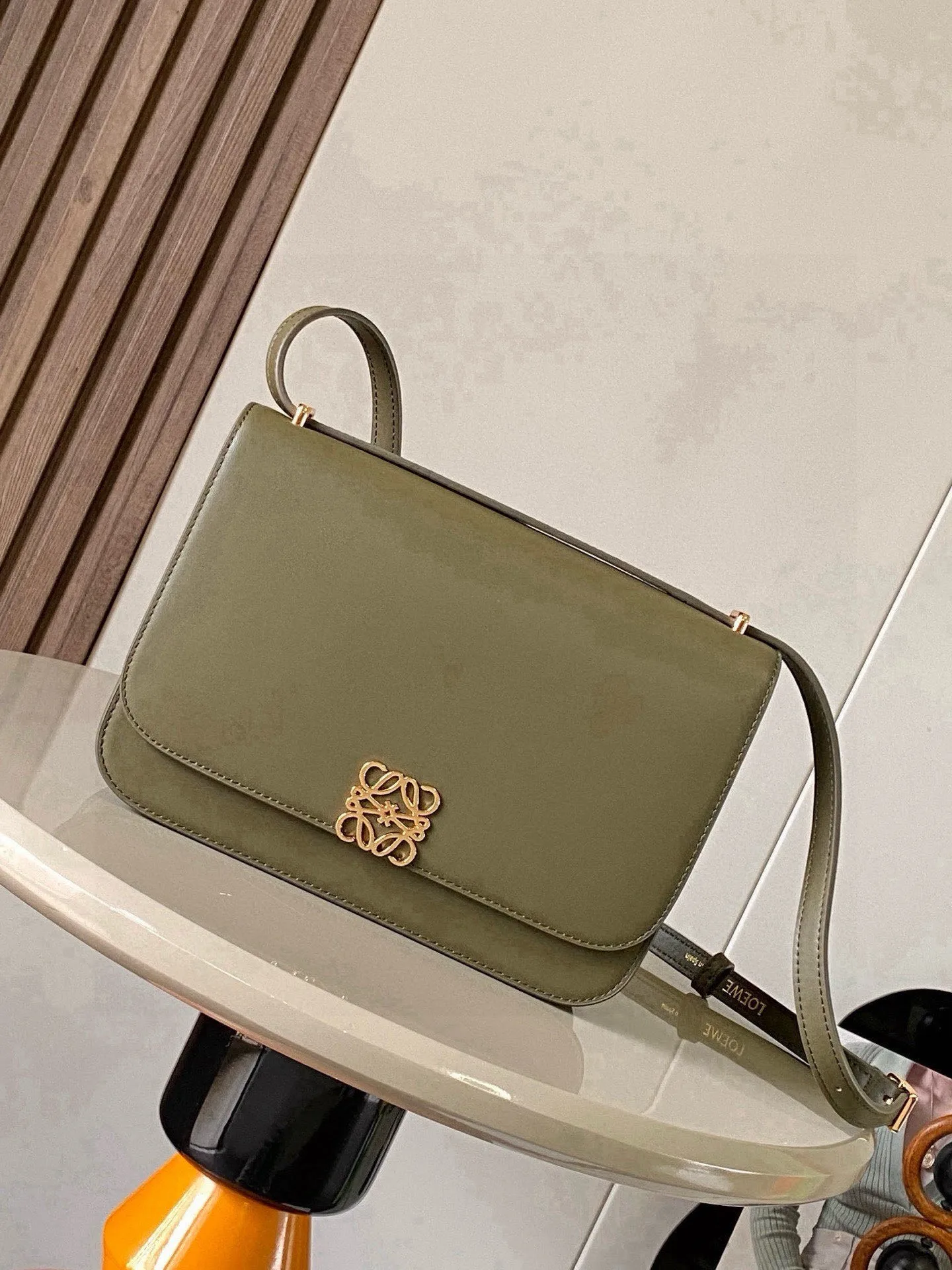 Loewe 9067 Silk Cowhide Leather Handbag Women s Crossbody Bag Loewe 9067 Silk Cowhide Leather Handbag Women s Crossbody Bag