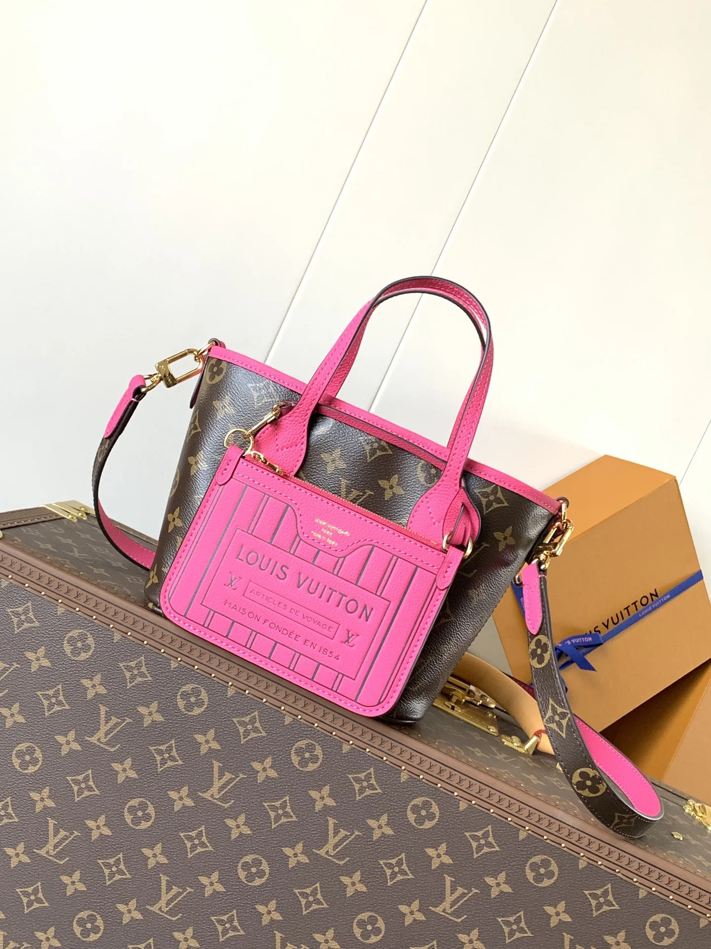 Louis Vuitton M28318 grain leather handbag women s crossbody bag