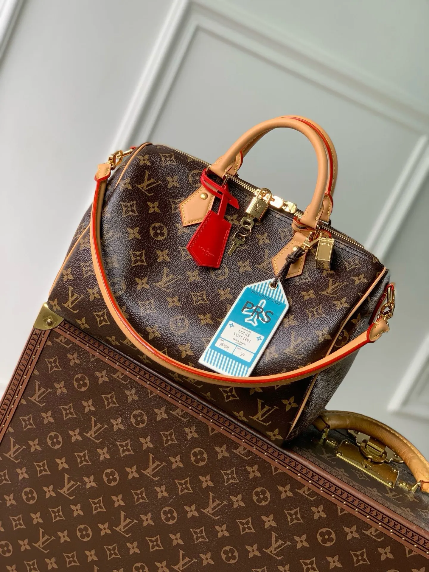Louis Vuitton M11945 Reading Glasses Chain Handbag Women s Shoulder Bag Louis Vuitton M11945 Reading Glasses Chain Handbag Women s Shoulder Bag